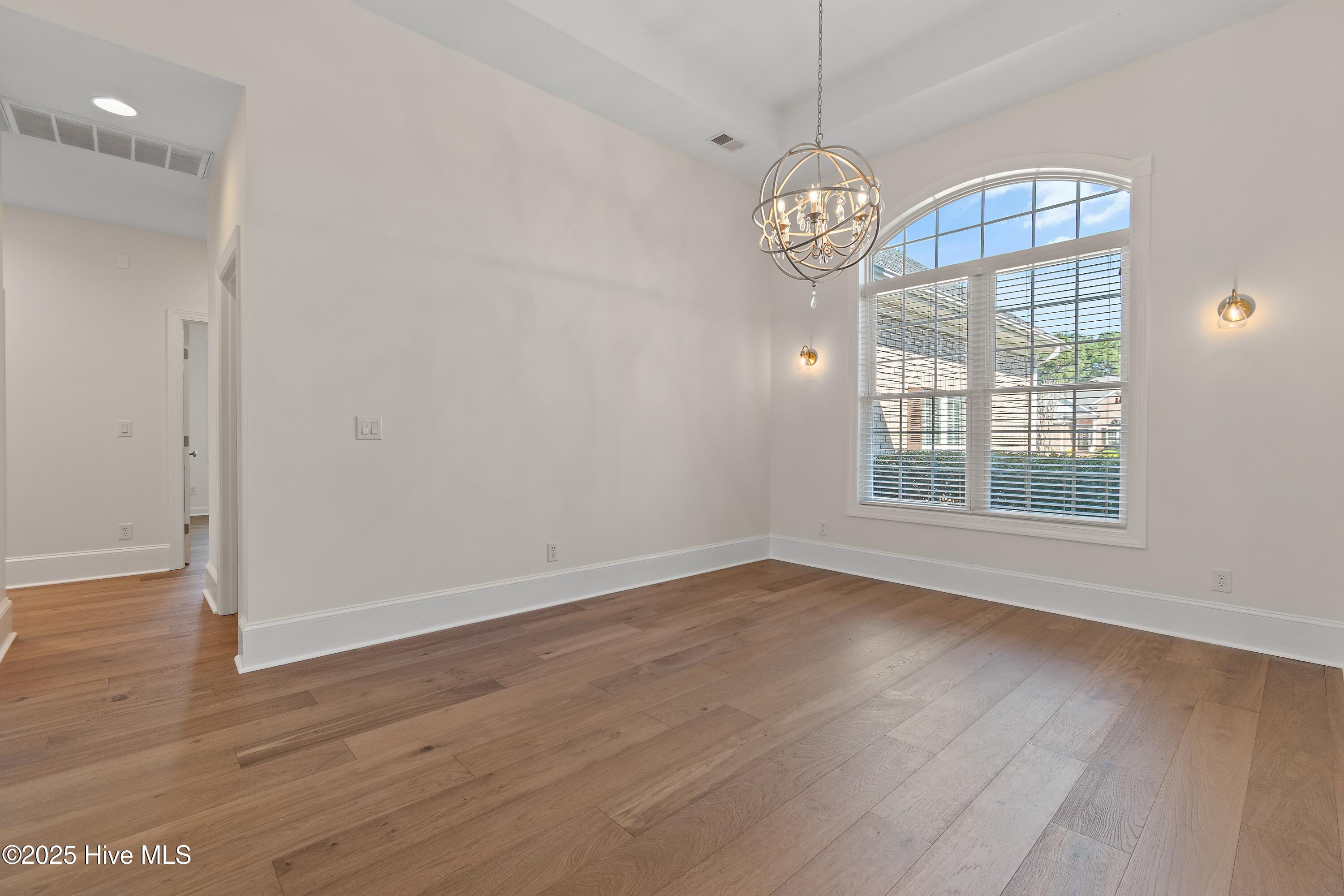 100537823 | Photo 29