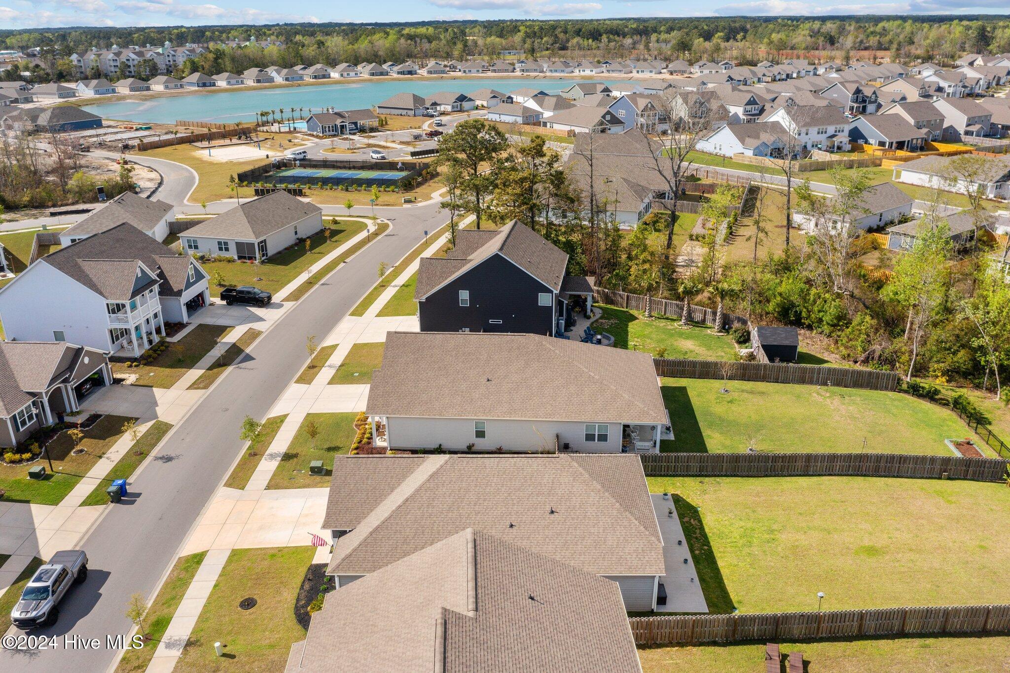 100562894 | Photo 12