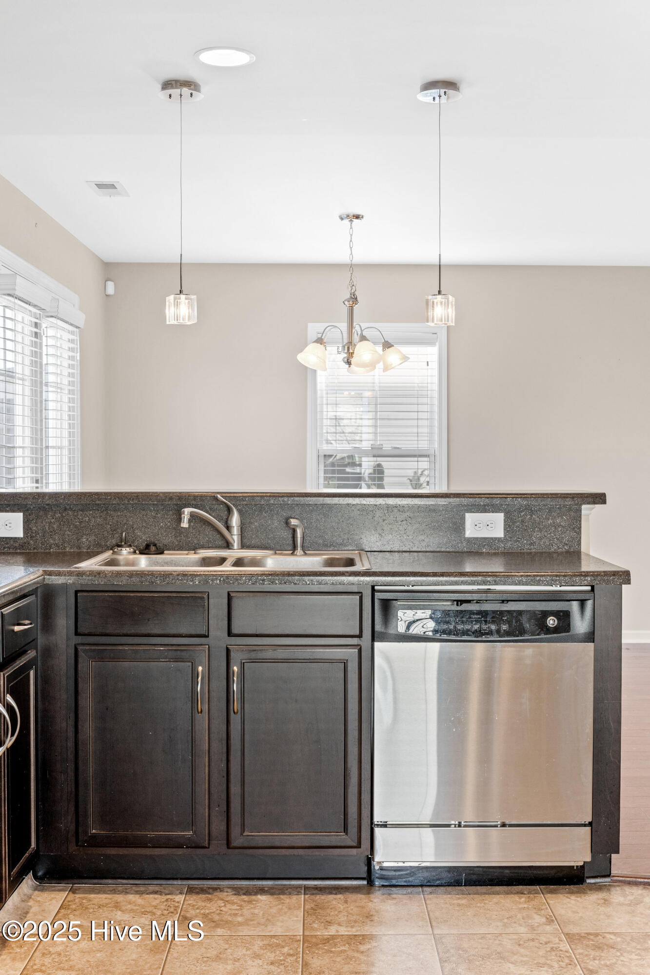 100538426 | Photo 16