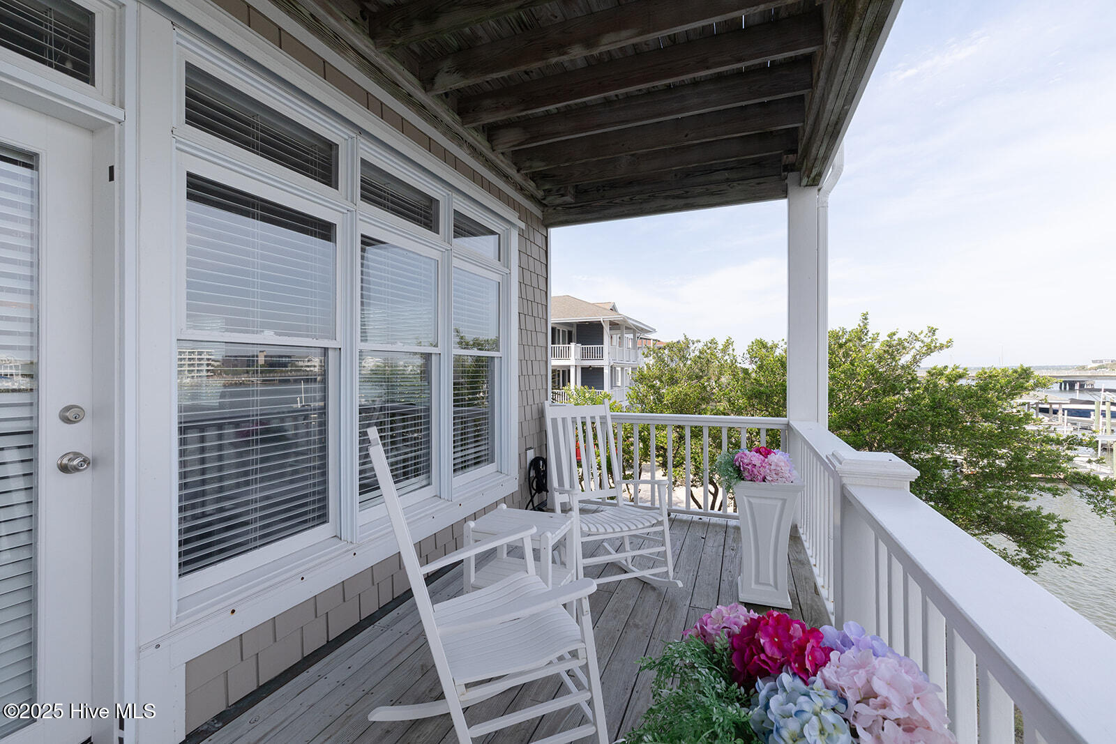 100564754 | Photo 40