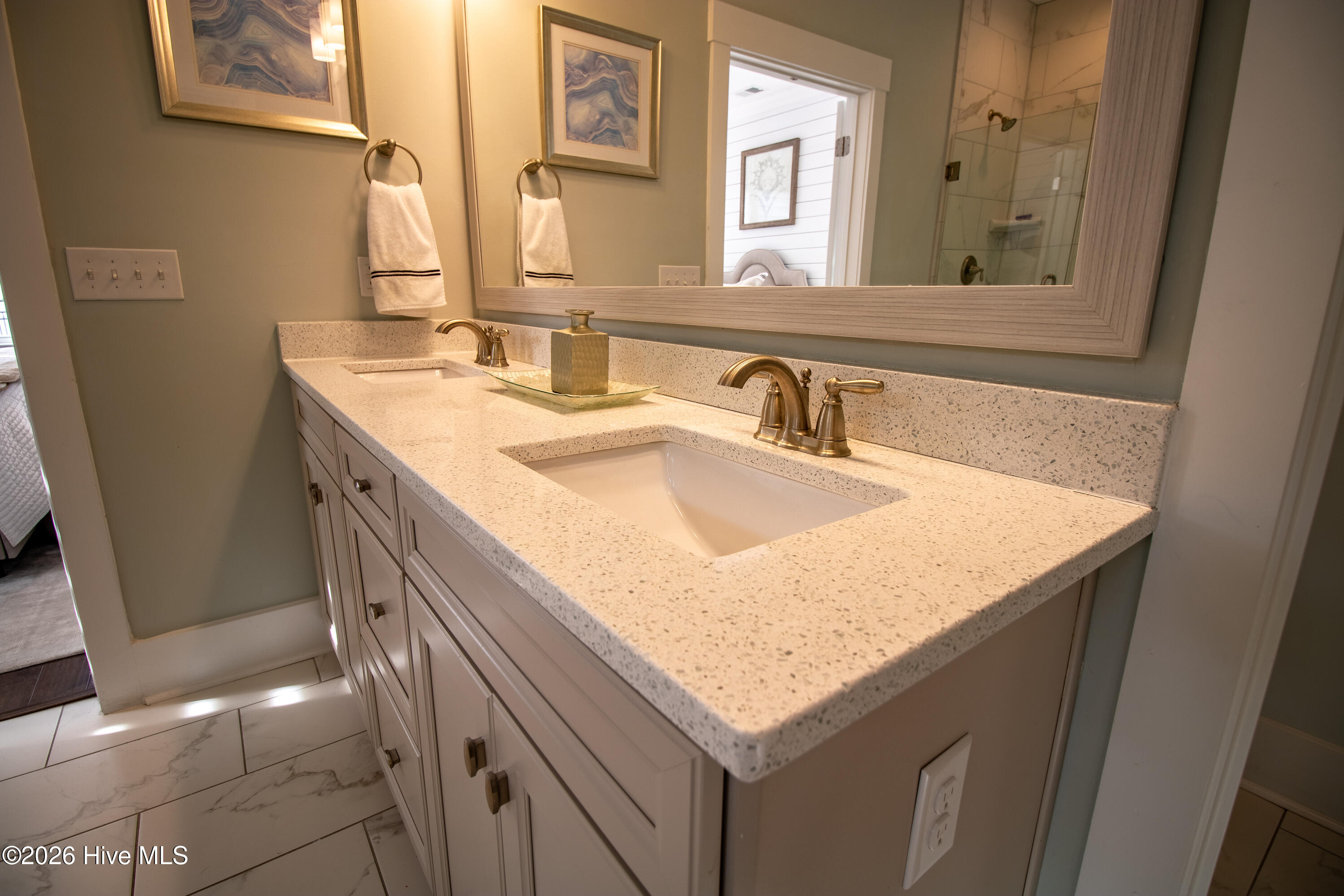 100552497 | Photo 29