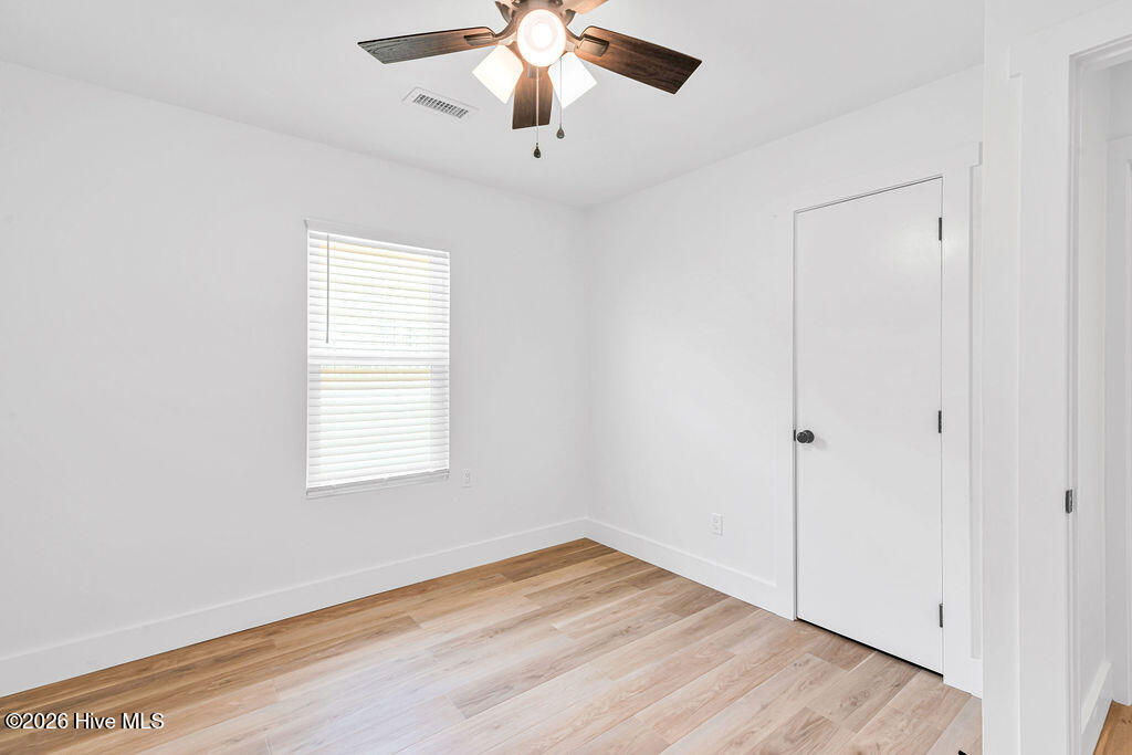 100566377 | Photo 16