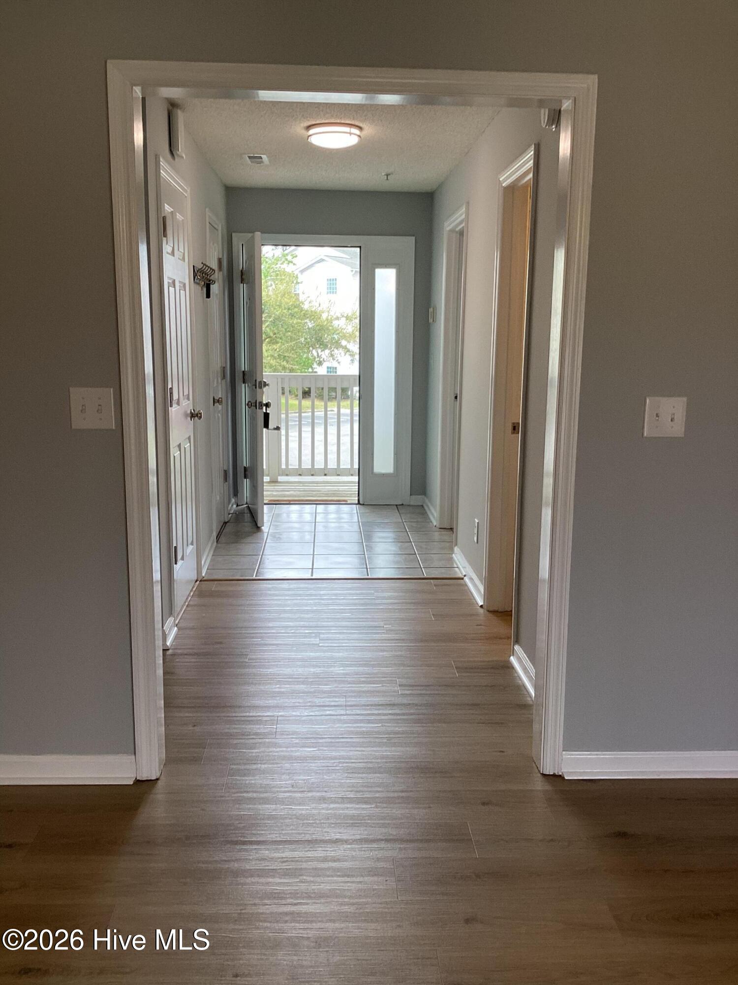 100562875 | Photo 12