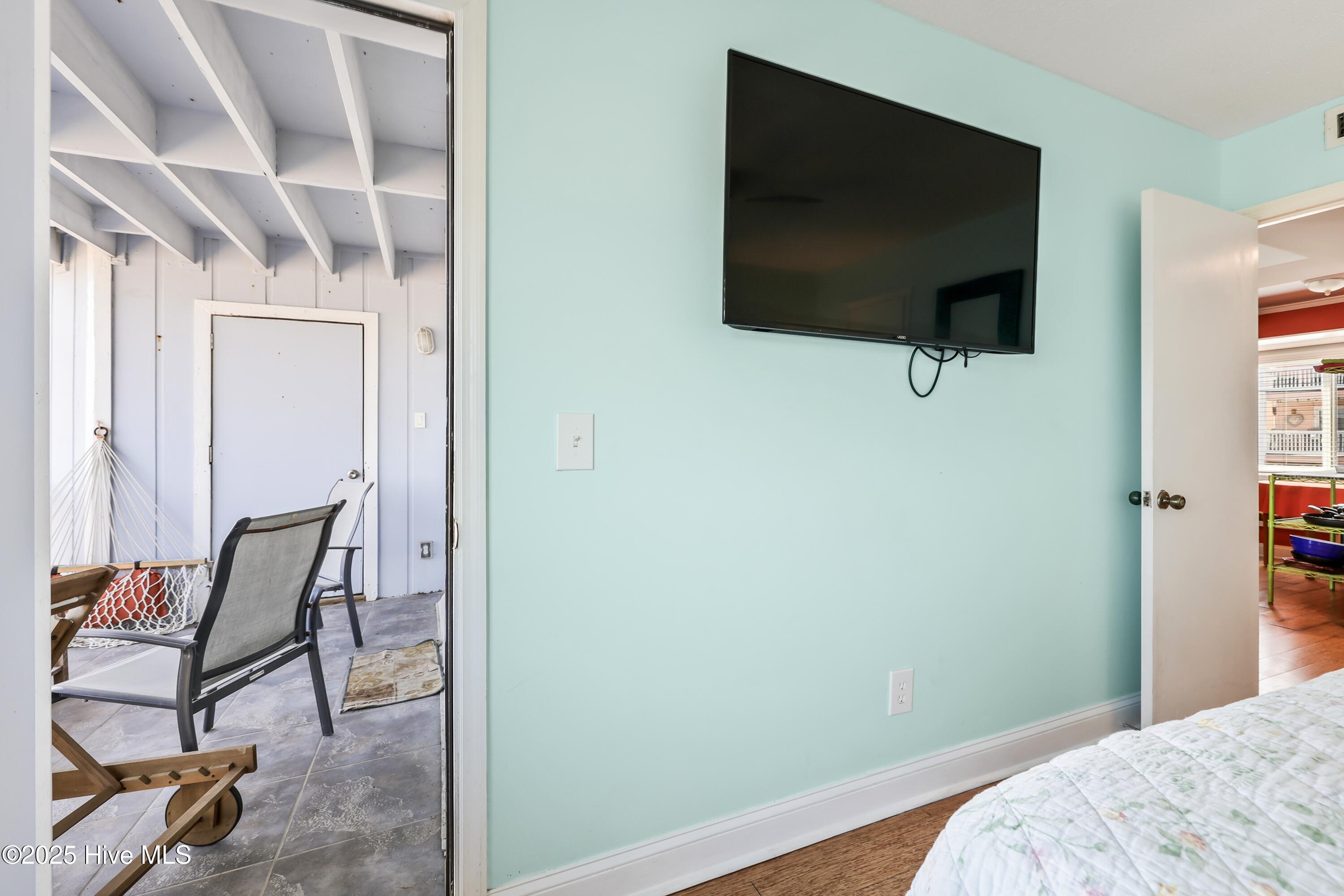 100497647 | Photo 19