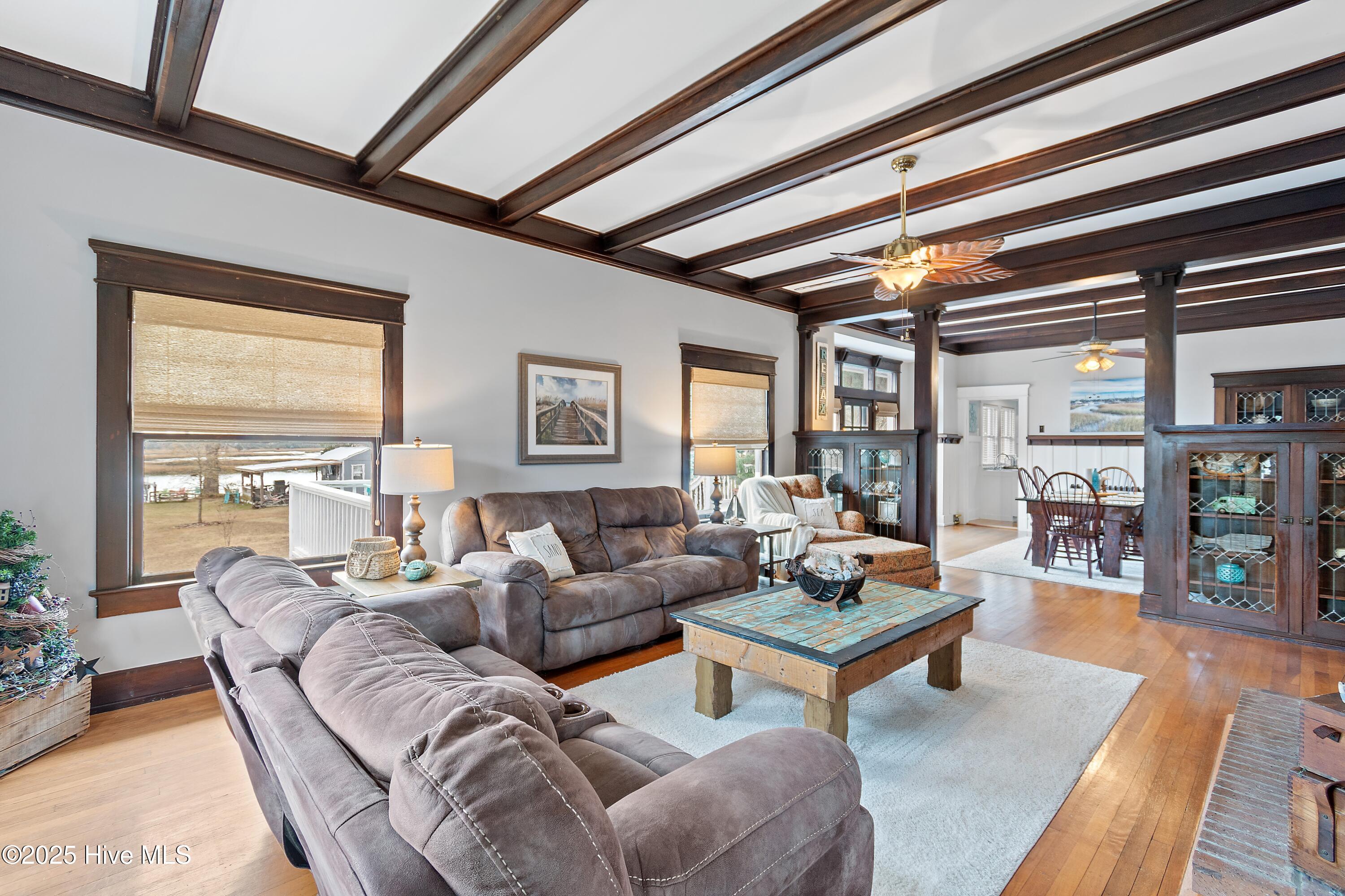 100544139 | Photo 11