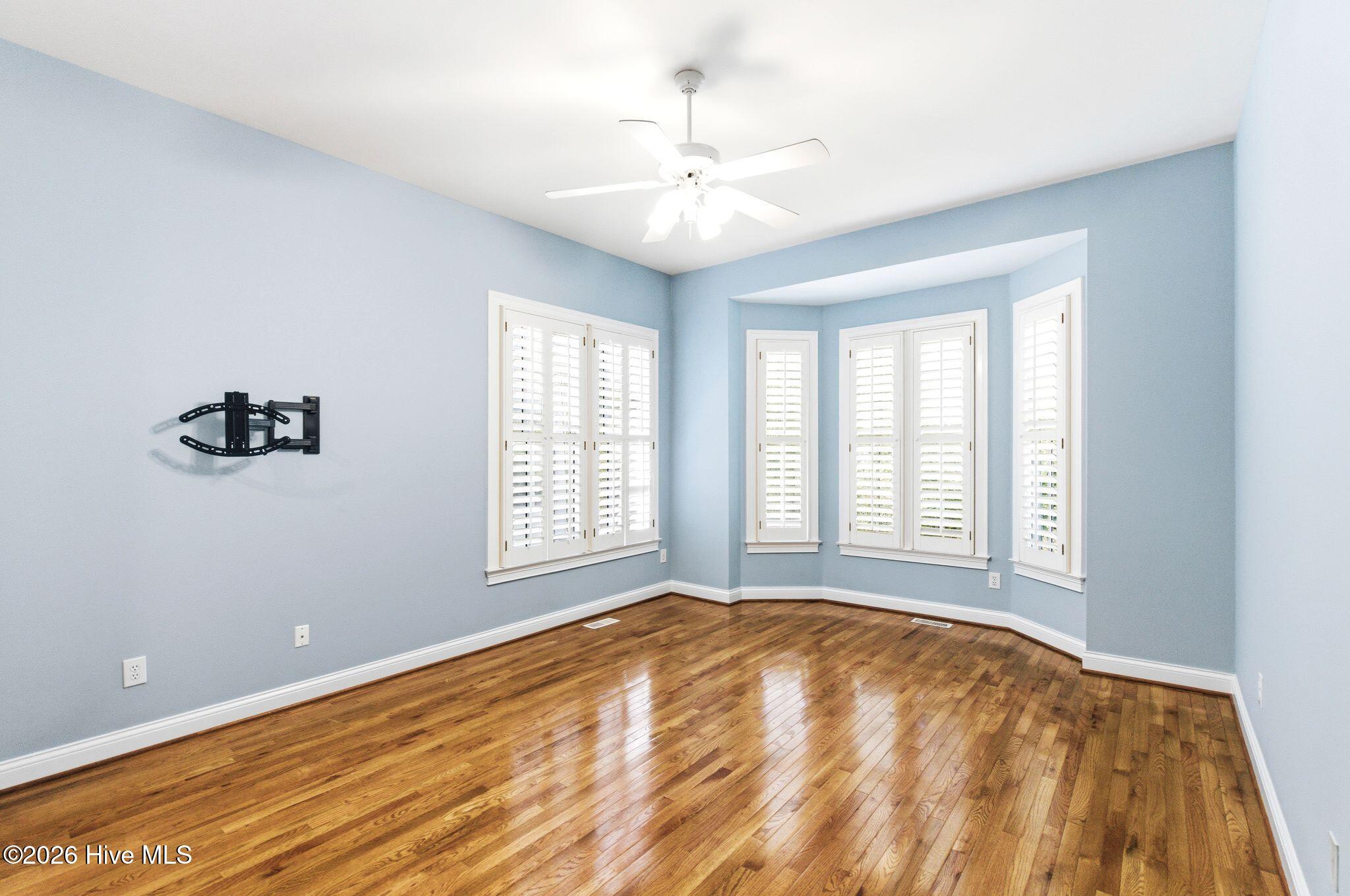 100567139 | Photo 26