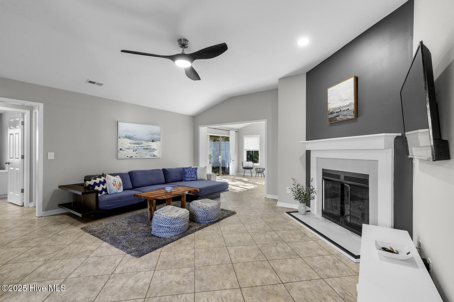 100535668 | Photo 15