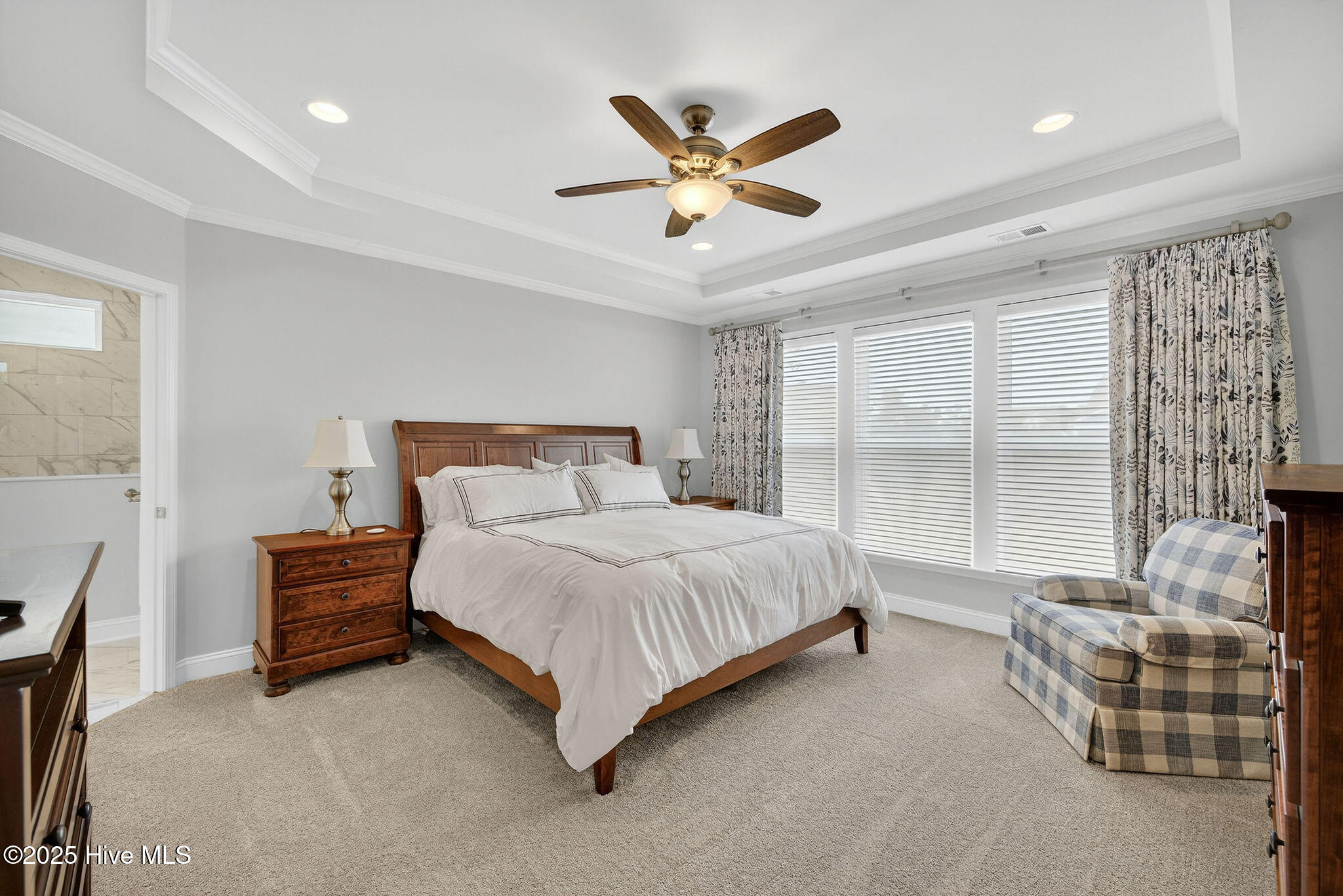 100565700 | Photo 33