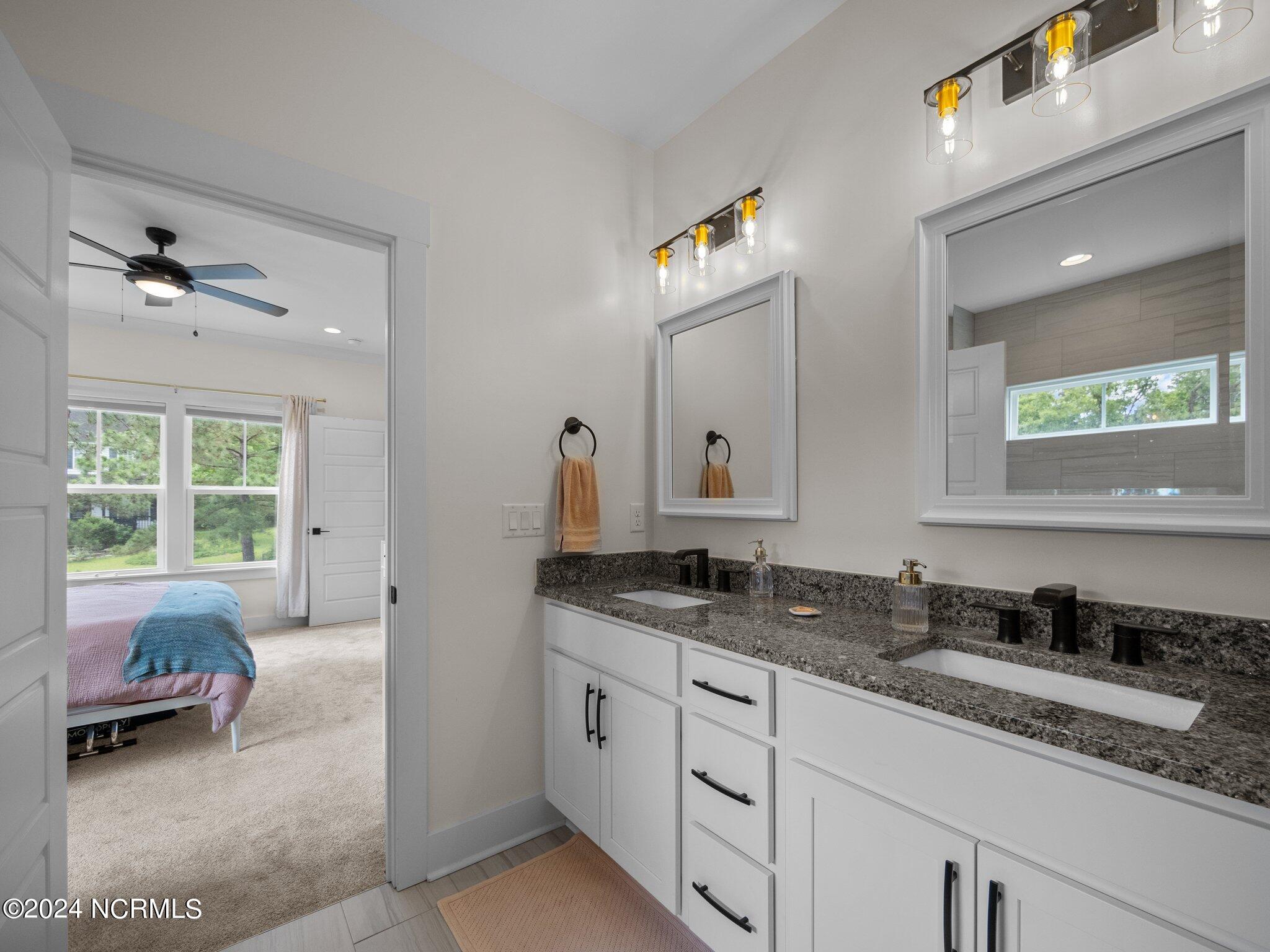 100560825 | Photo 27