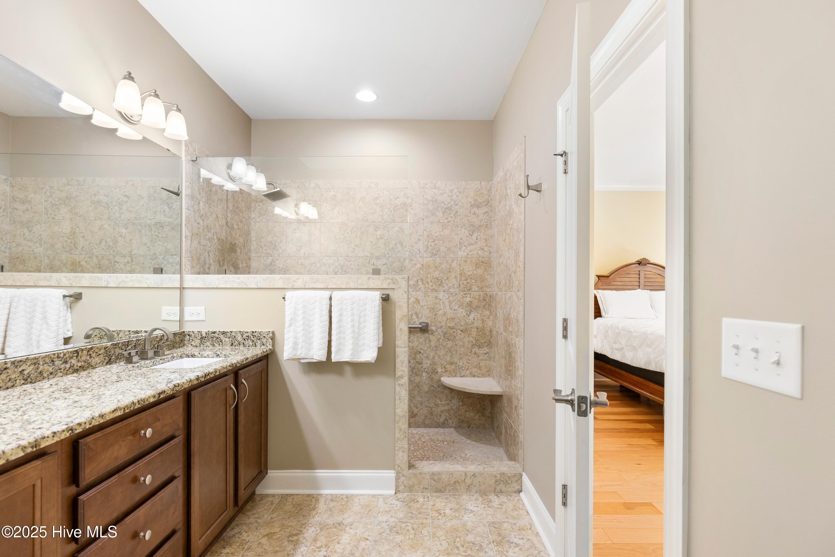 100537619 | Photo 21