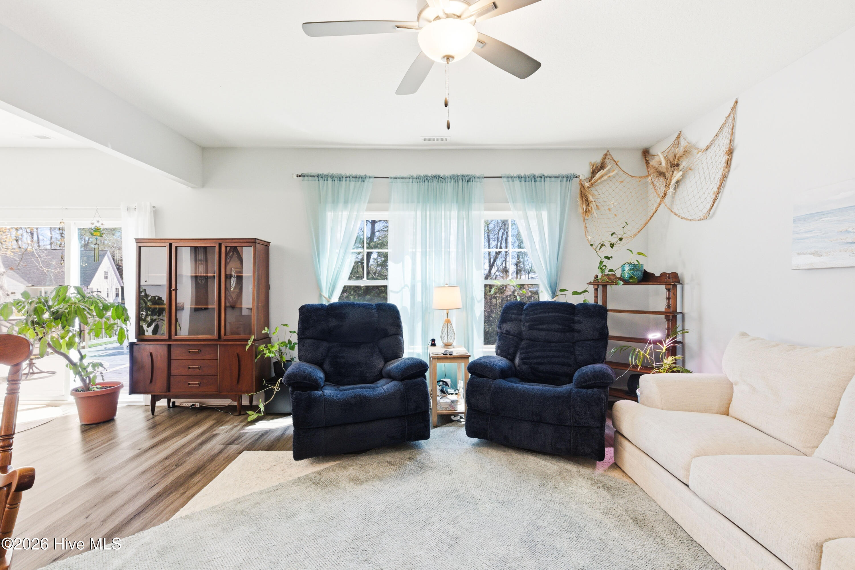 100563821 | Photo 26