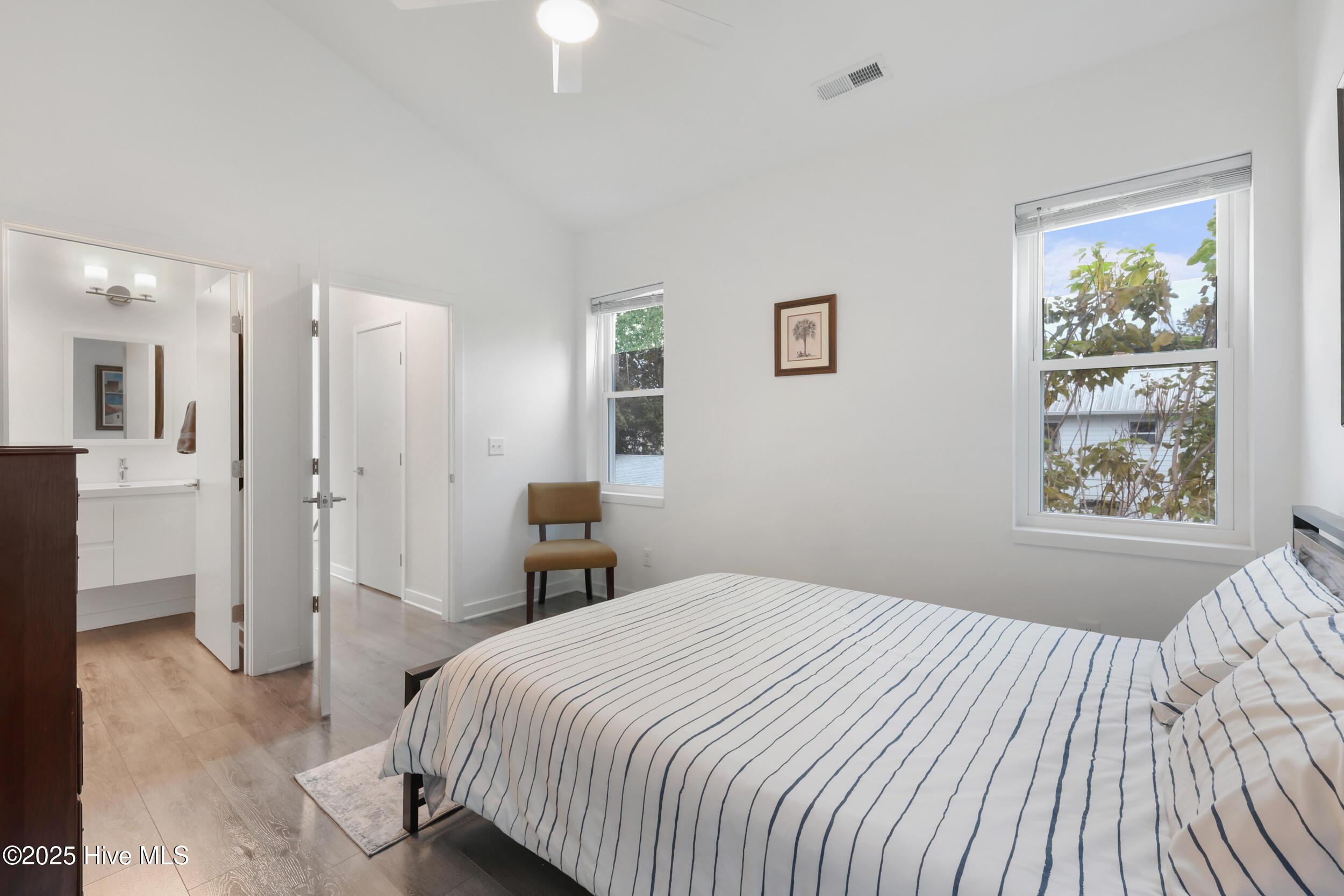 100530108 | Photo 14