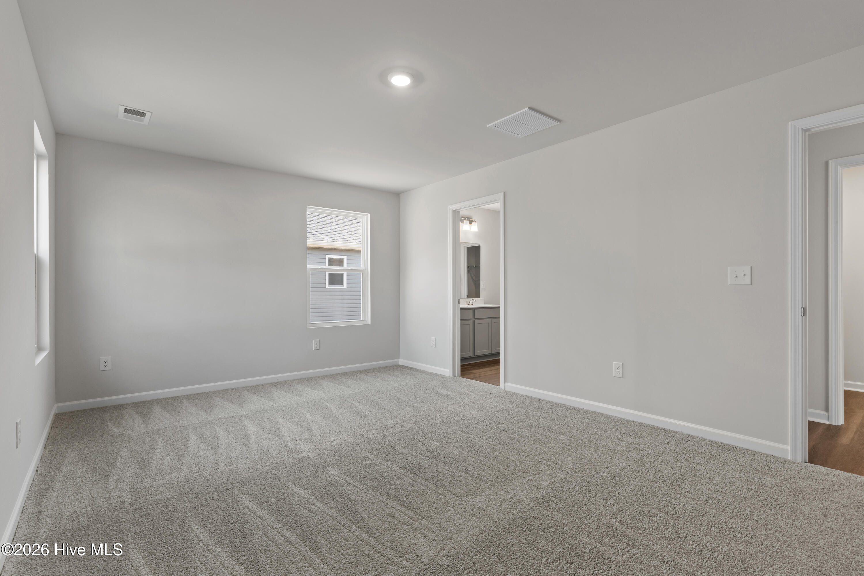 100550093 | Photo 14