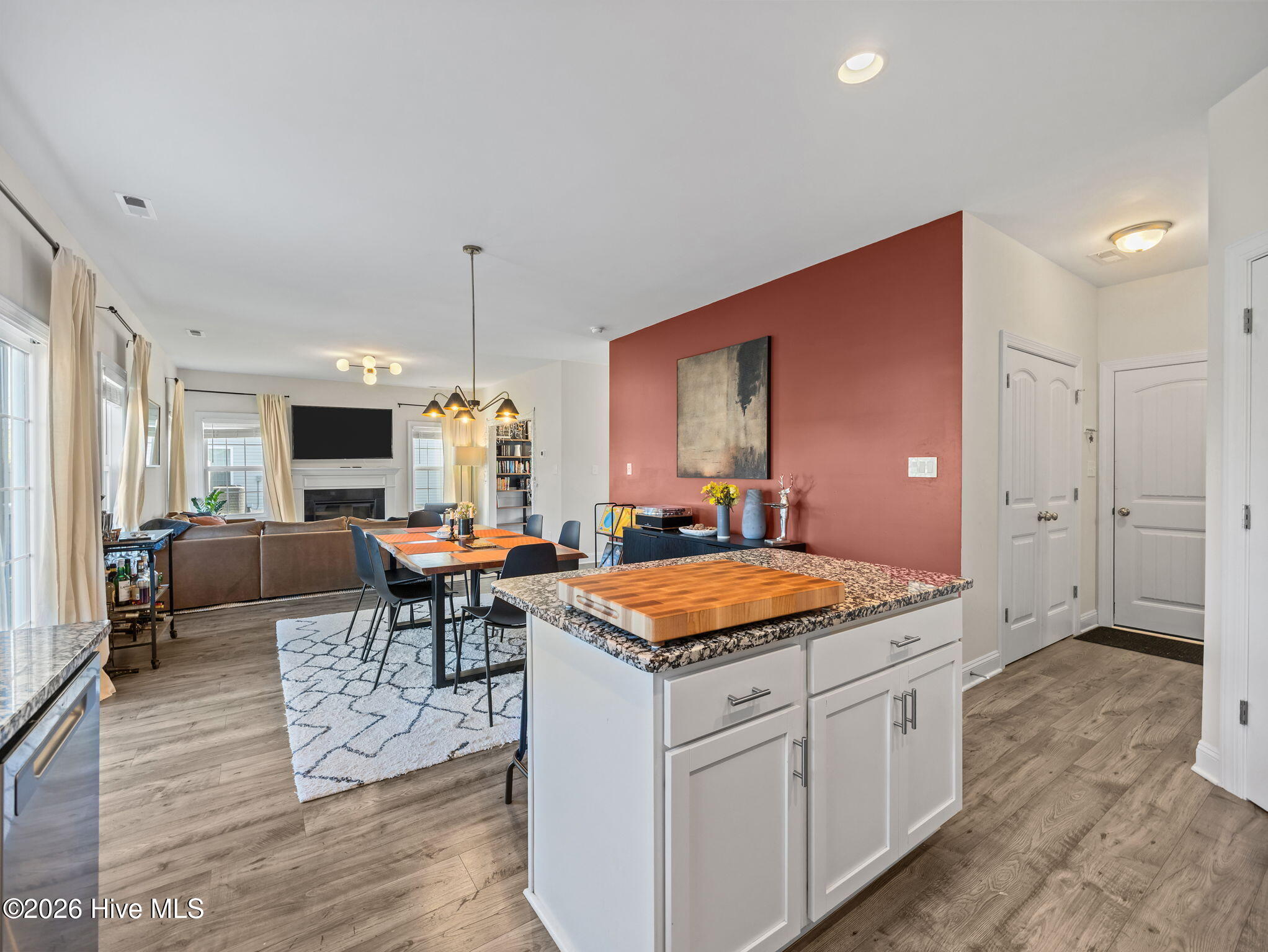 100564865 | Photo 21