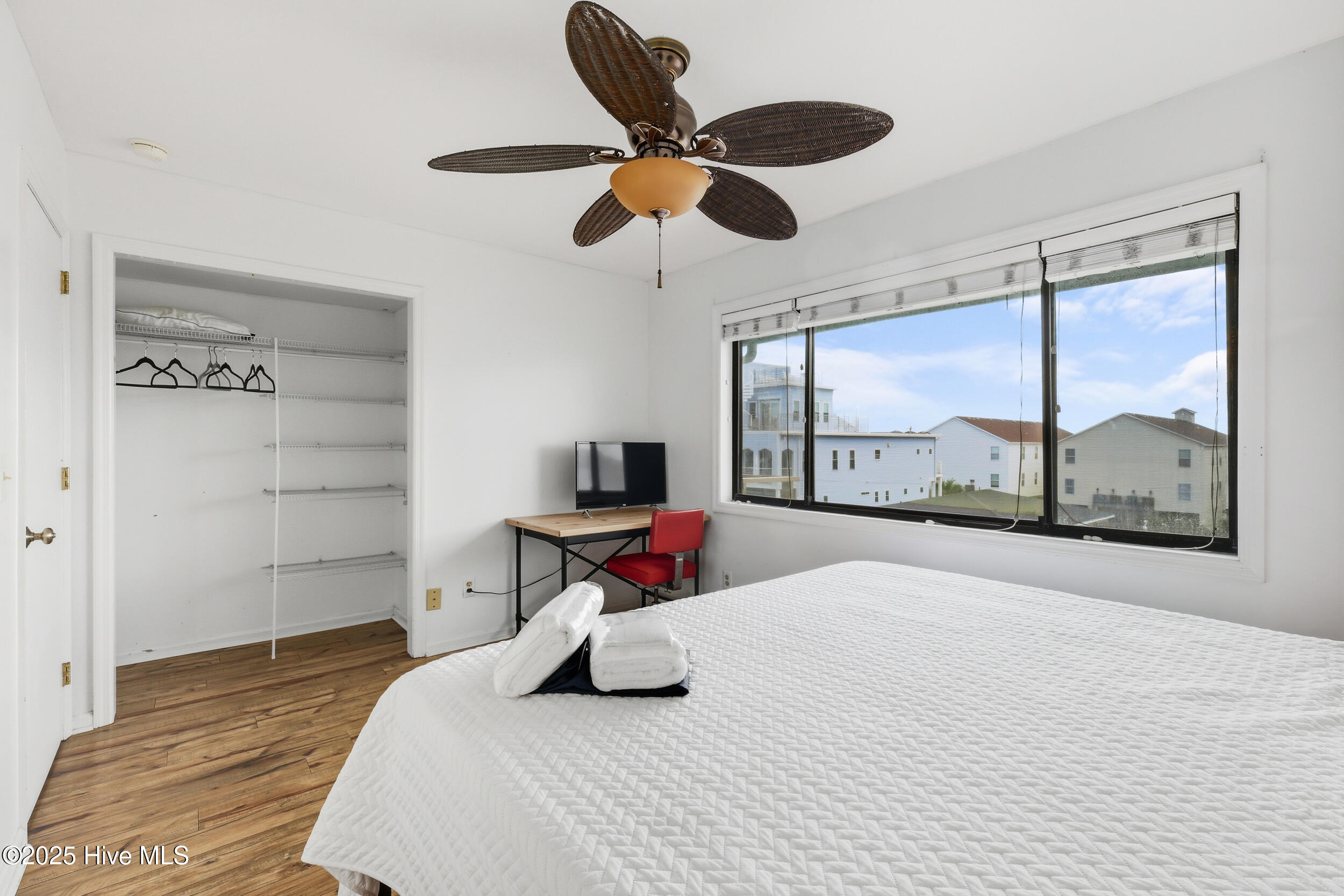 100536359 | Photo 16