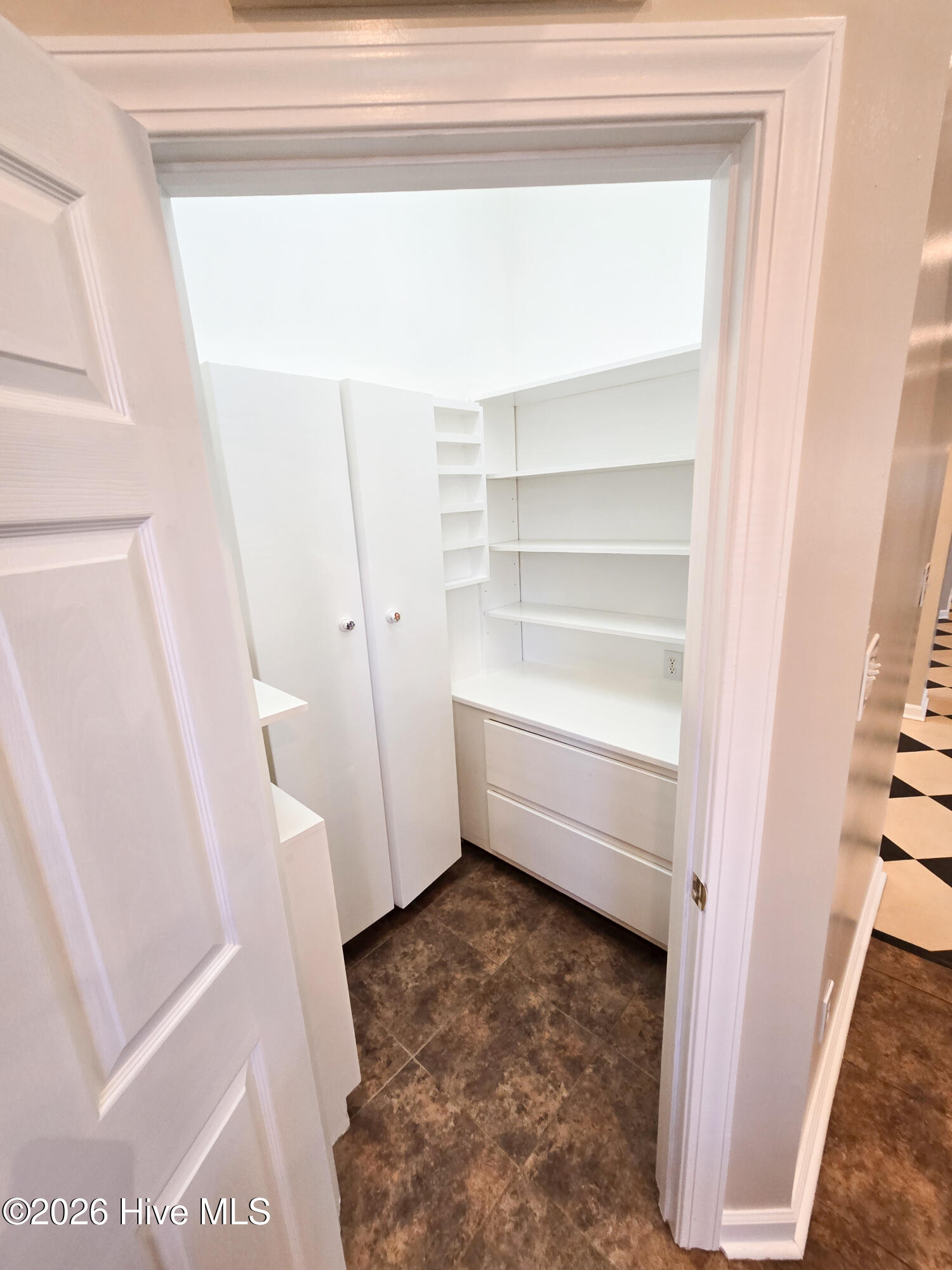 100558924 | Photo 16