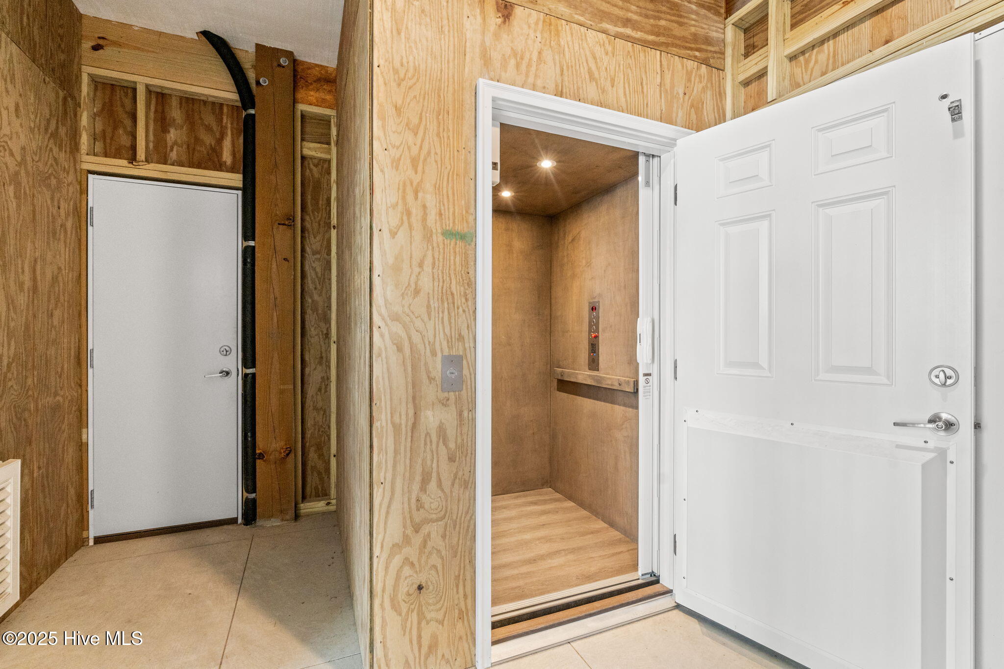 100535074 | Photo 46