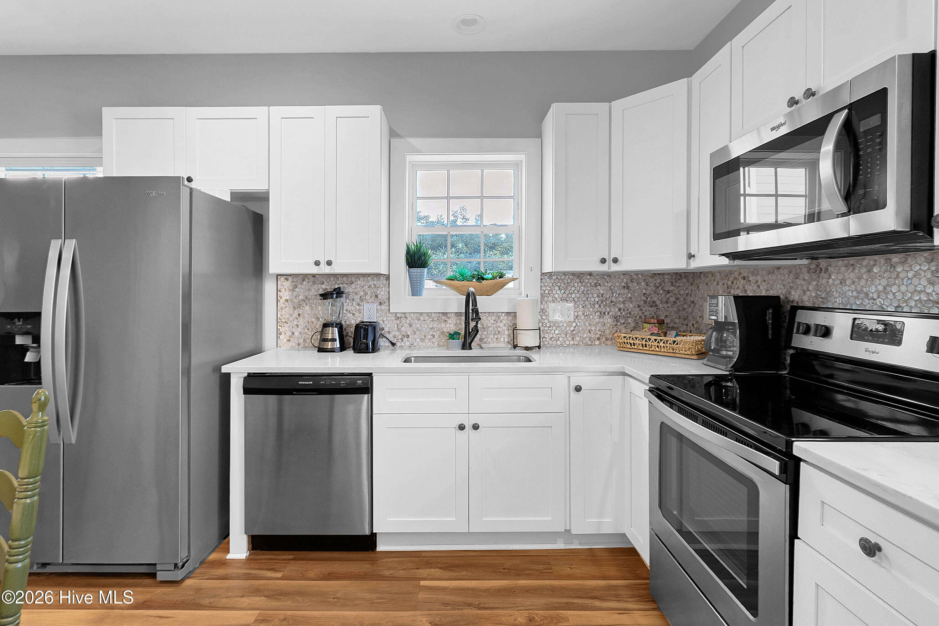 100550780 | Photo 25