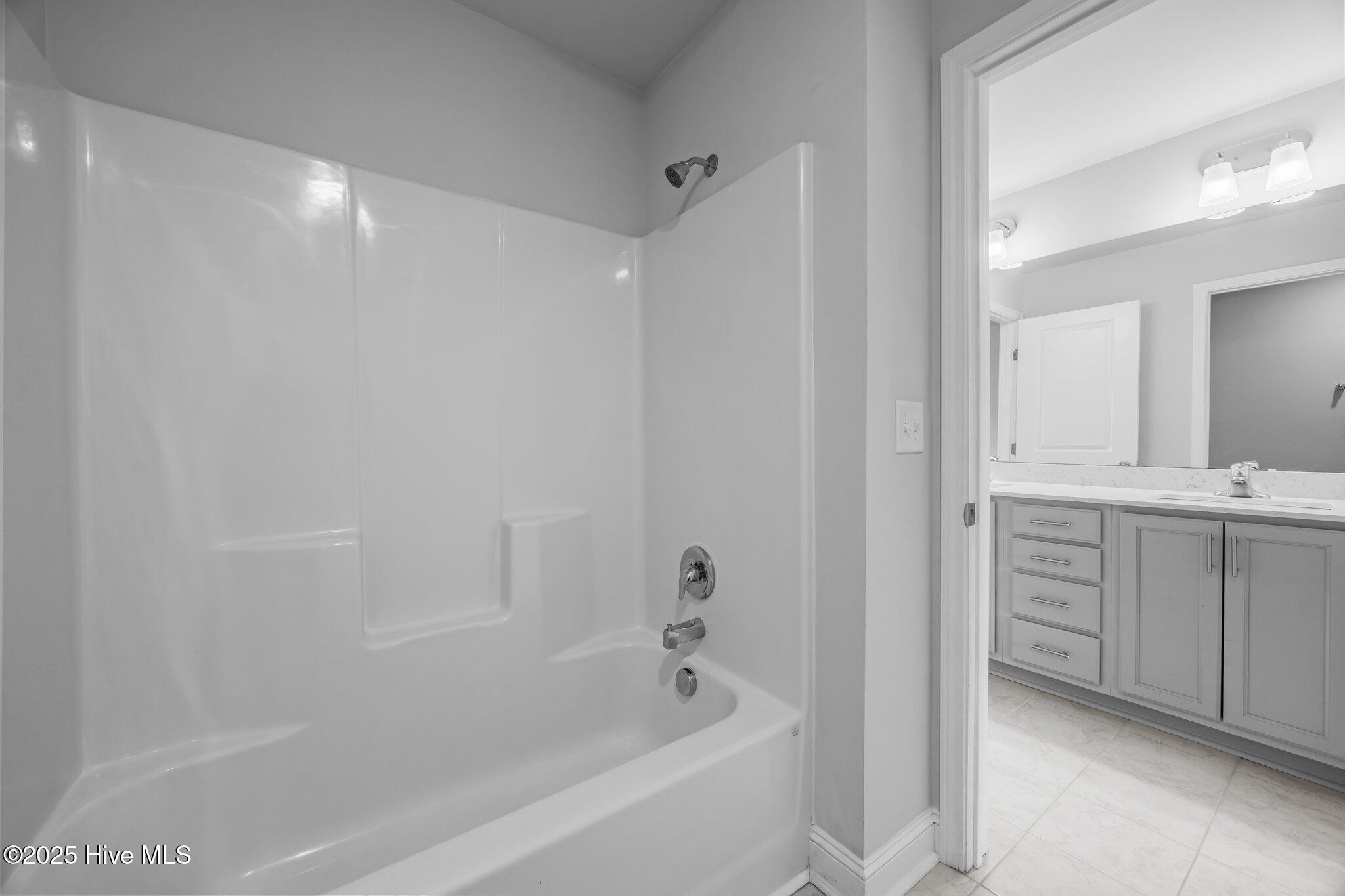 100503242 | Photo 44