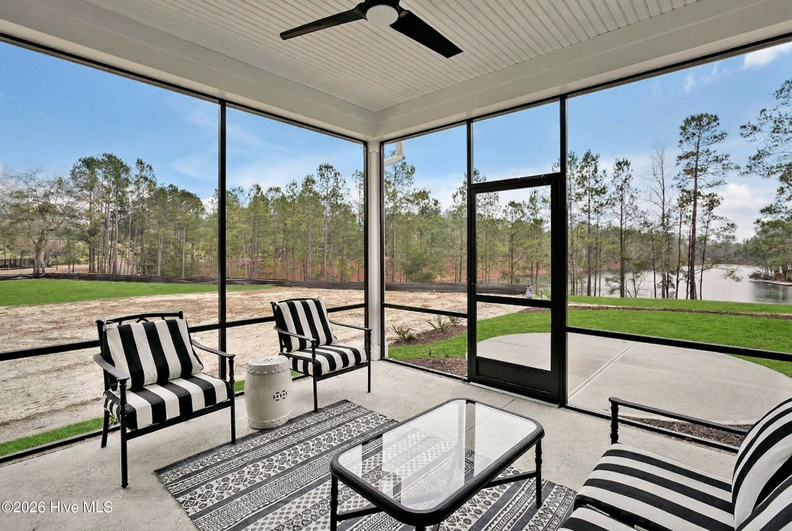 100441833 | Photo 41