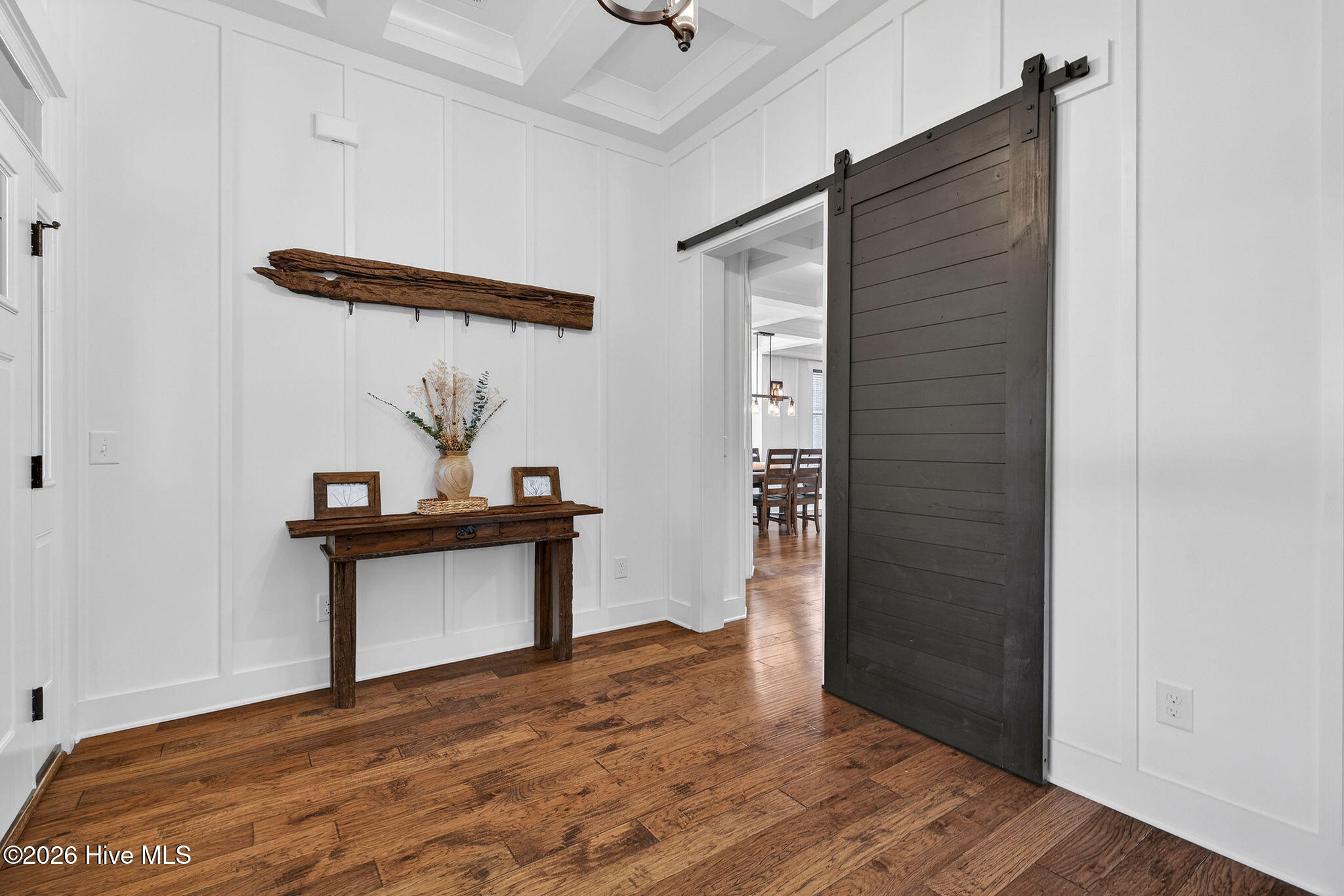 100561102 | Photo 11