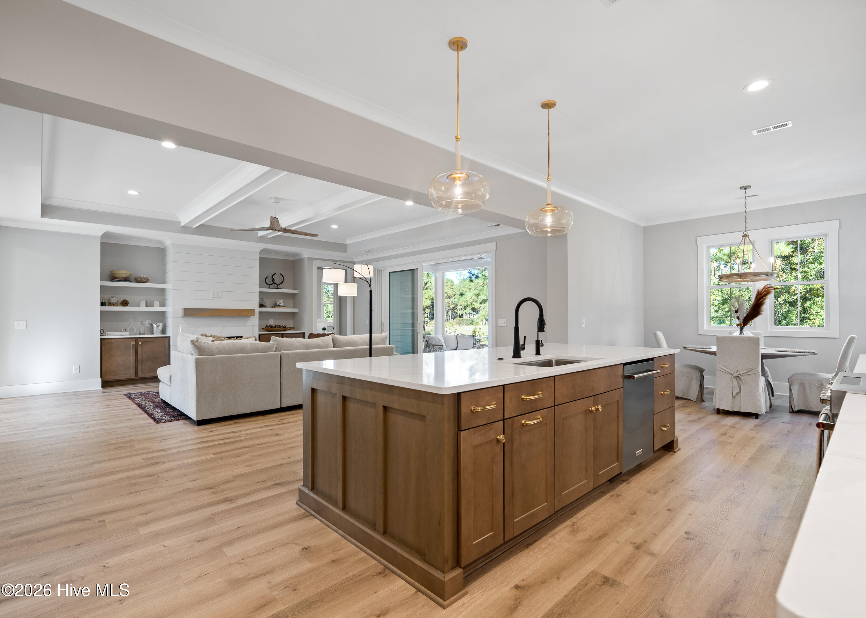 100558184 | Photo 29