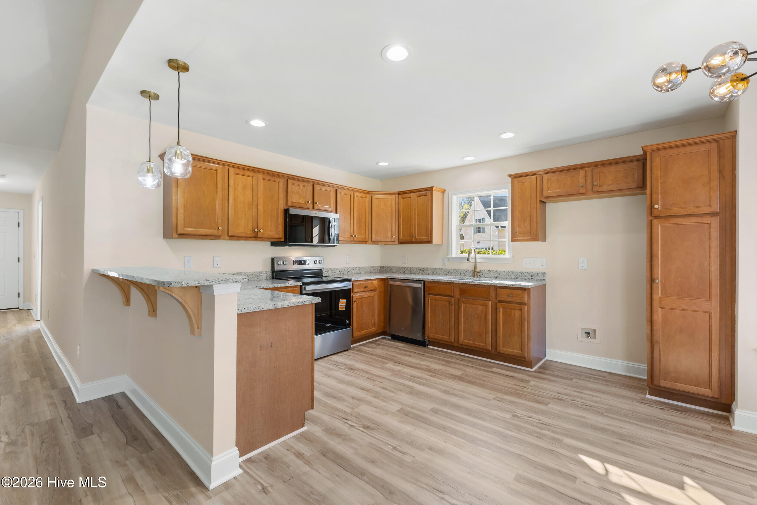 100559842 | Photo 14