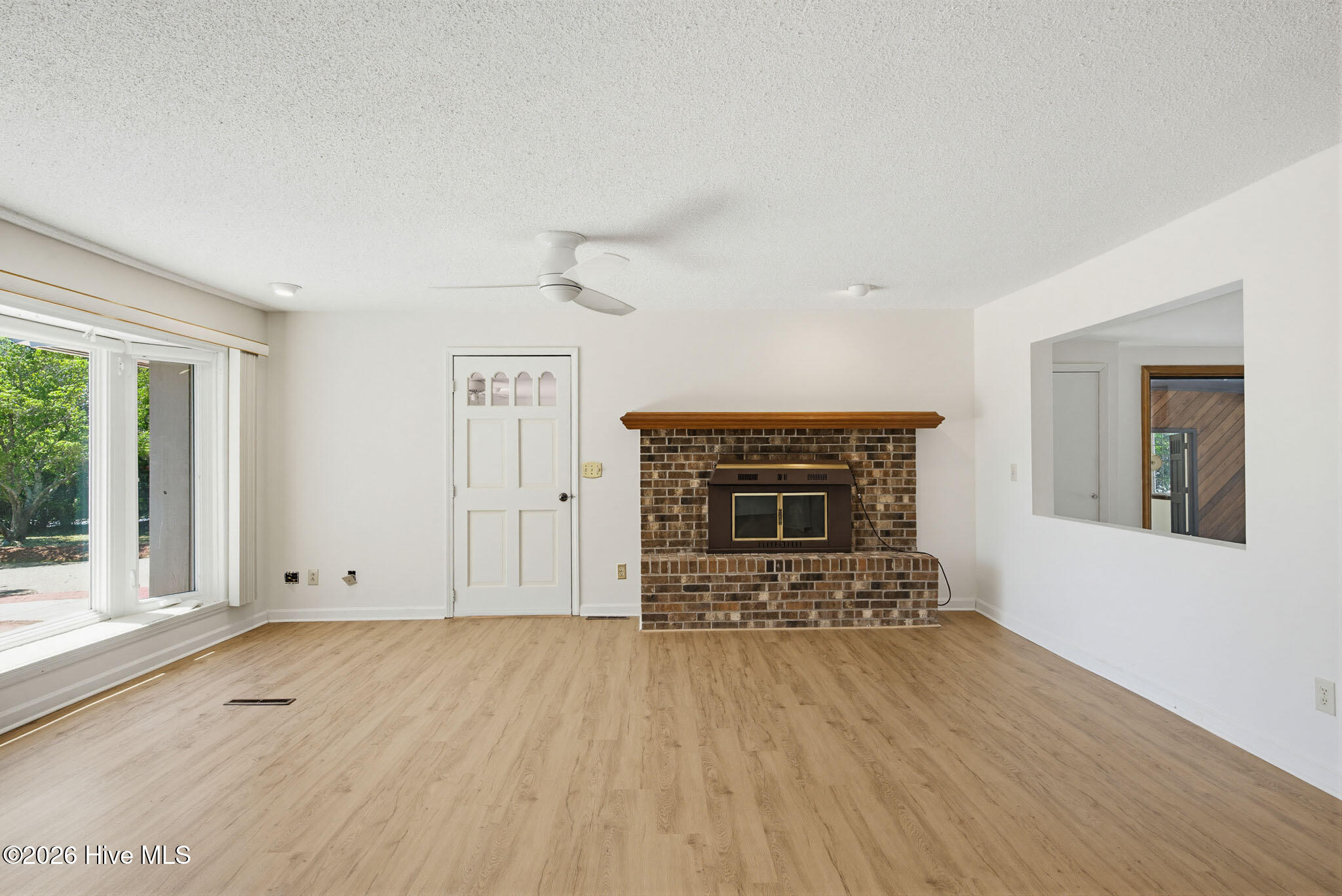 100568983 | Photo 19