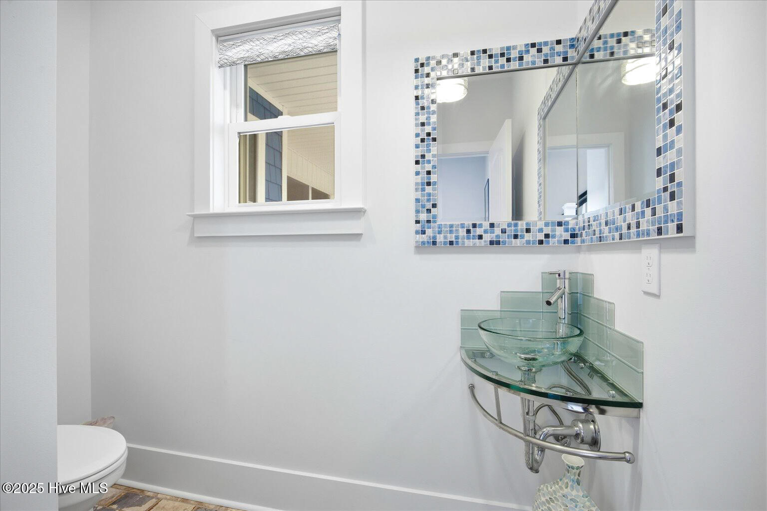 100546742 | Photo 26