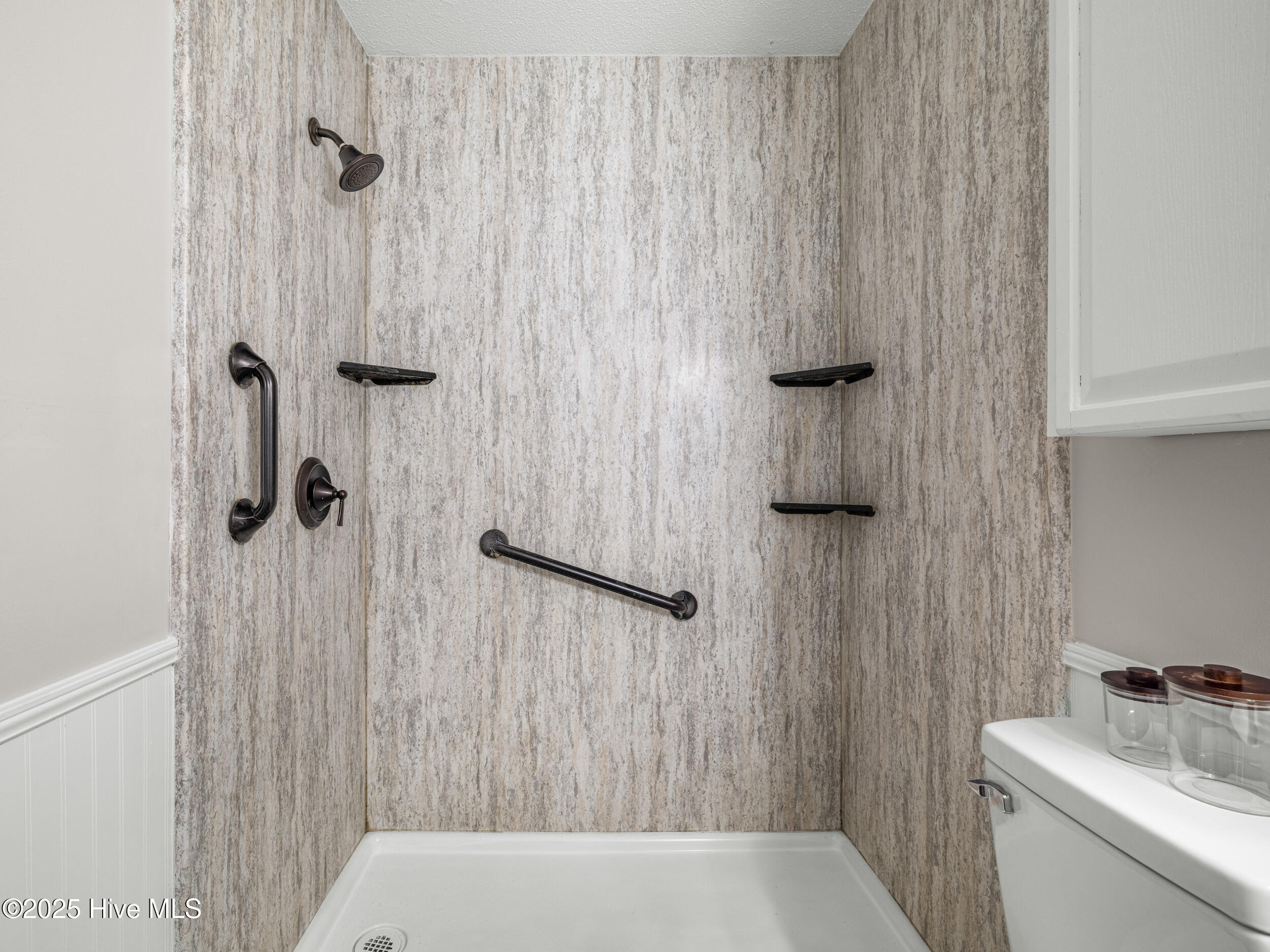 100546009 | Photo 35