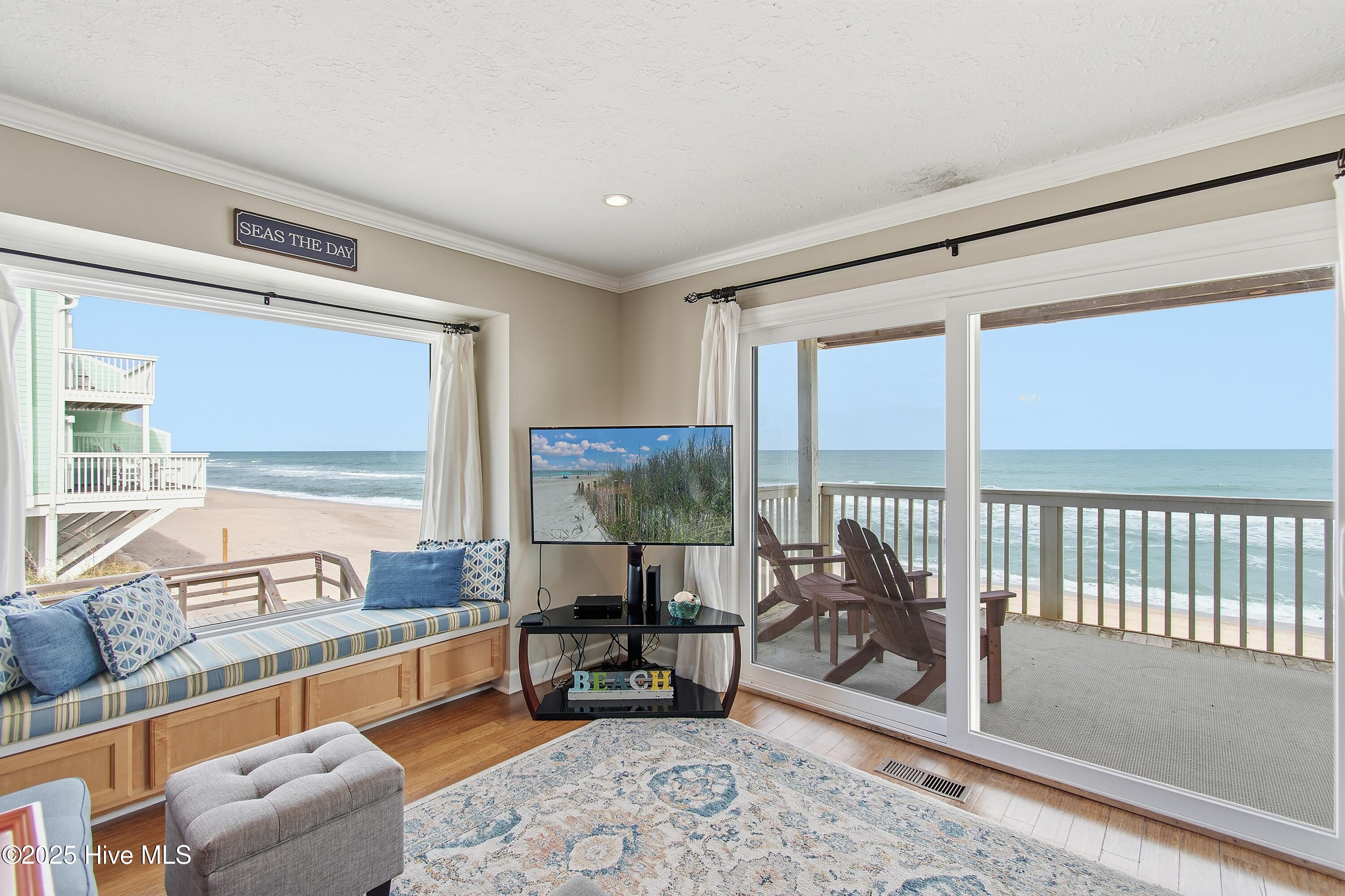 100544302 | Photo 13