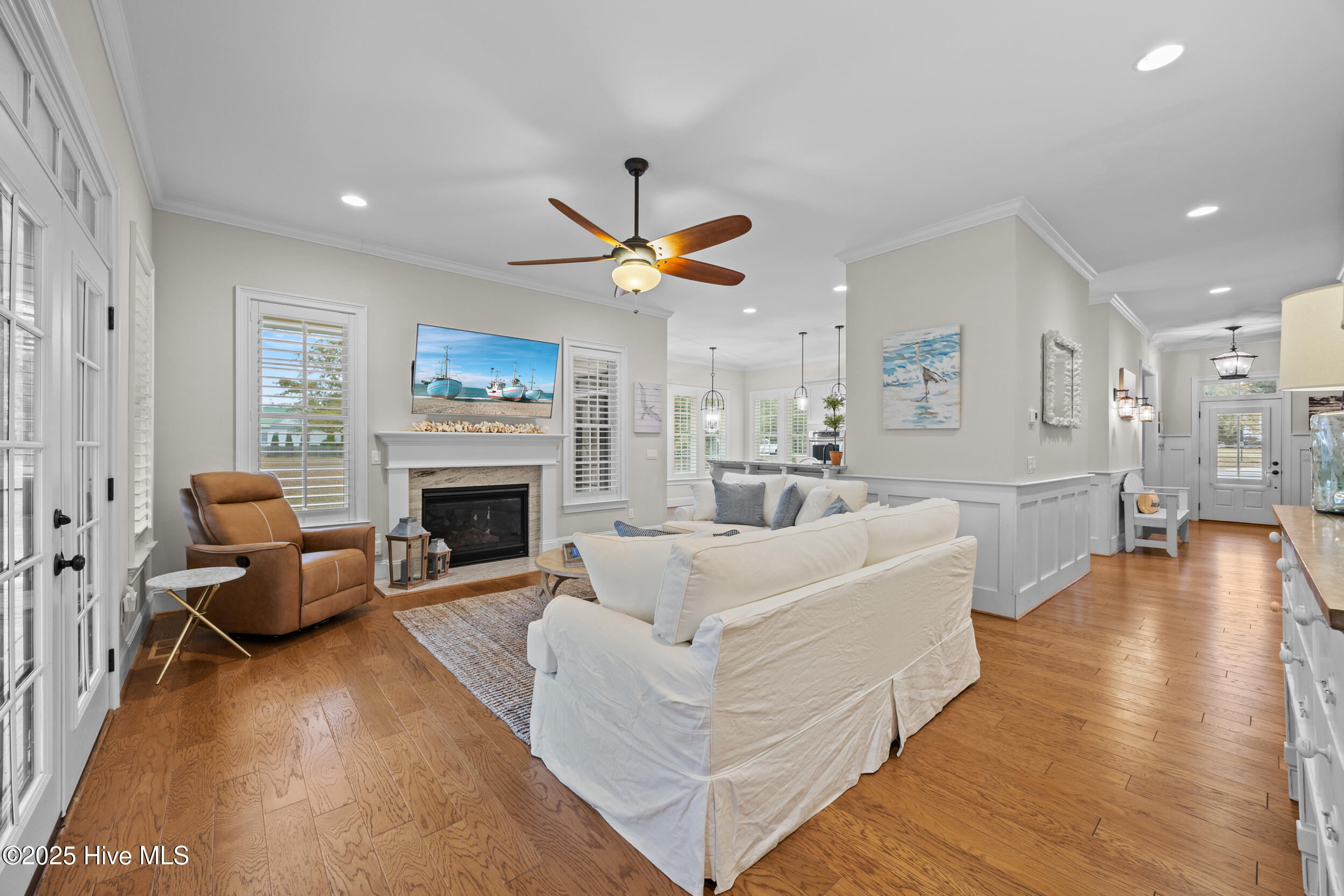 100543217 | Photo 38