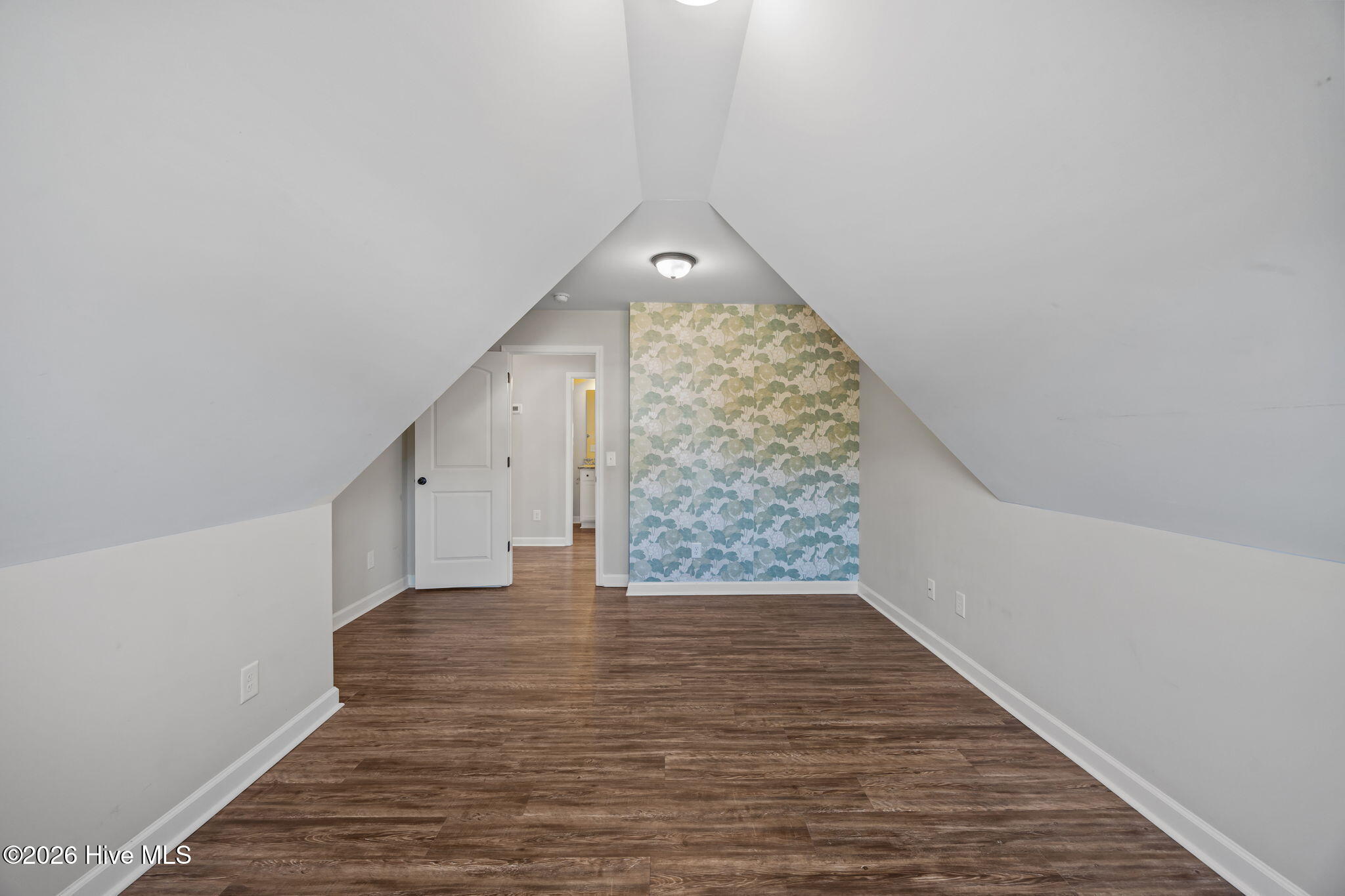 100559276 | Photo 25