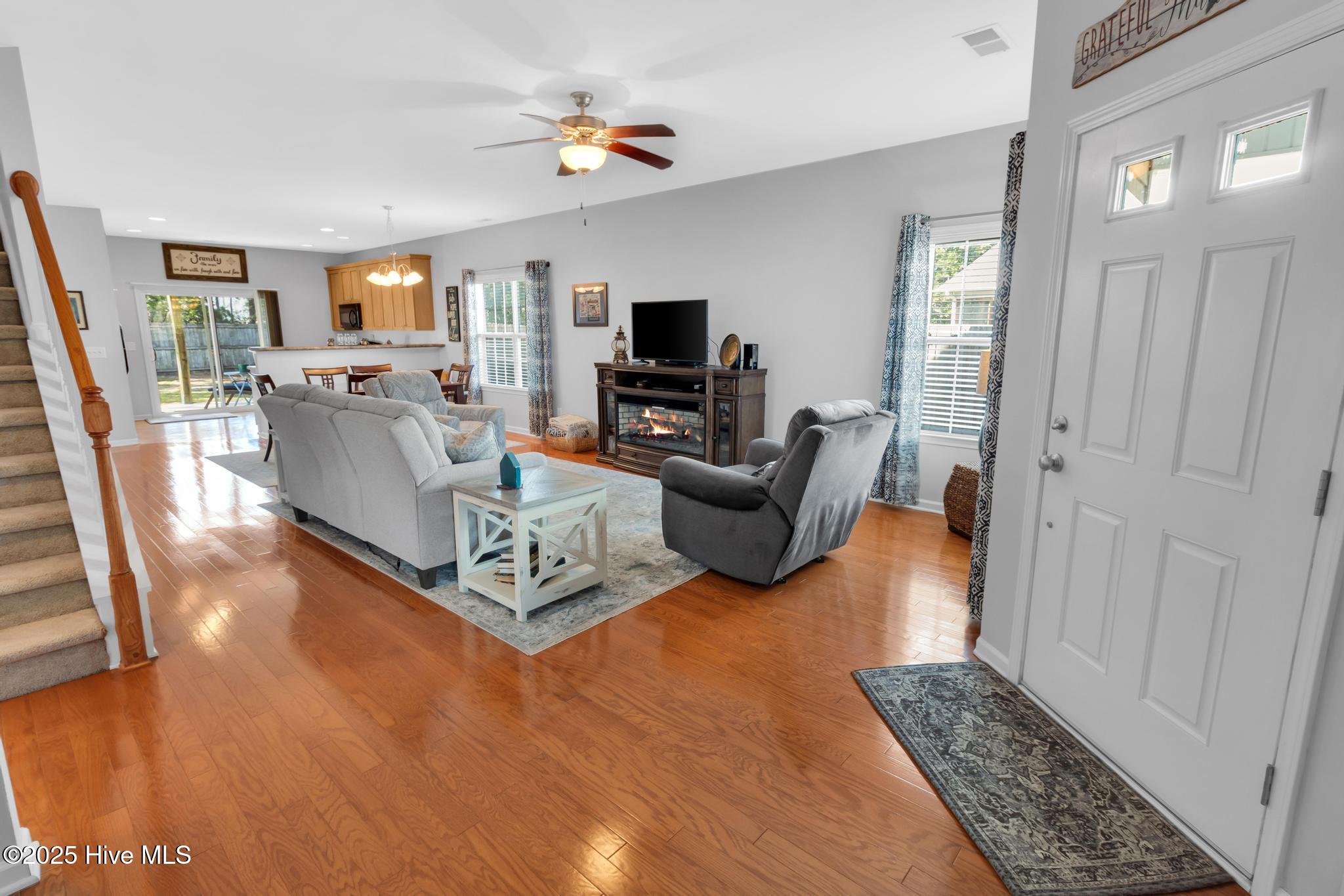 100532898 | Photo 10