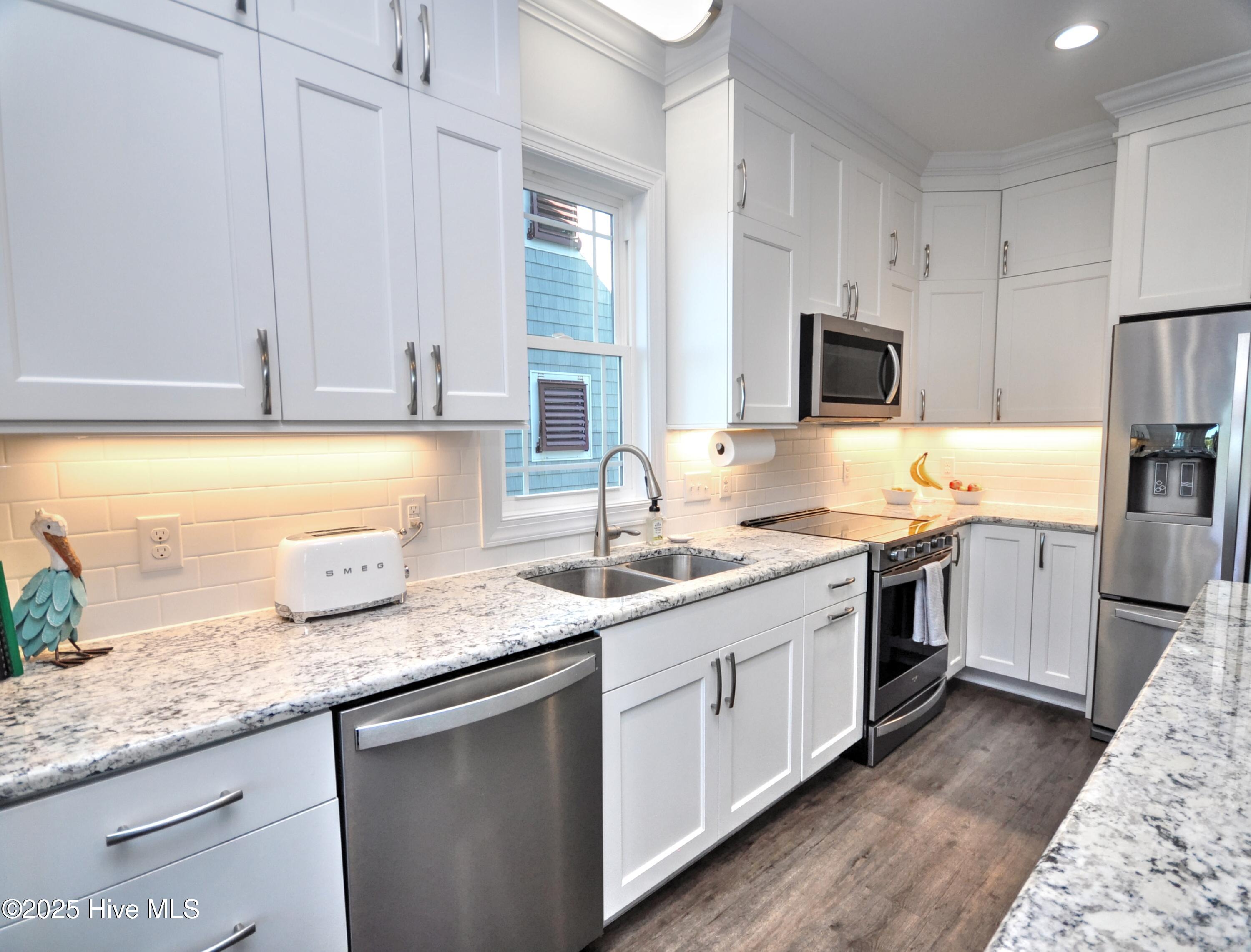 100546386 | Photo 14