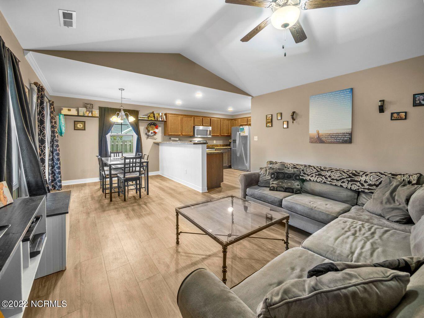 100559419 | Photo 21