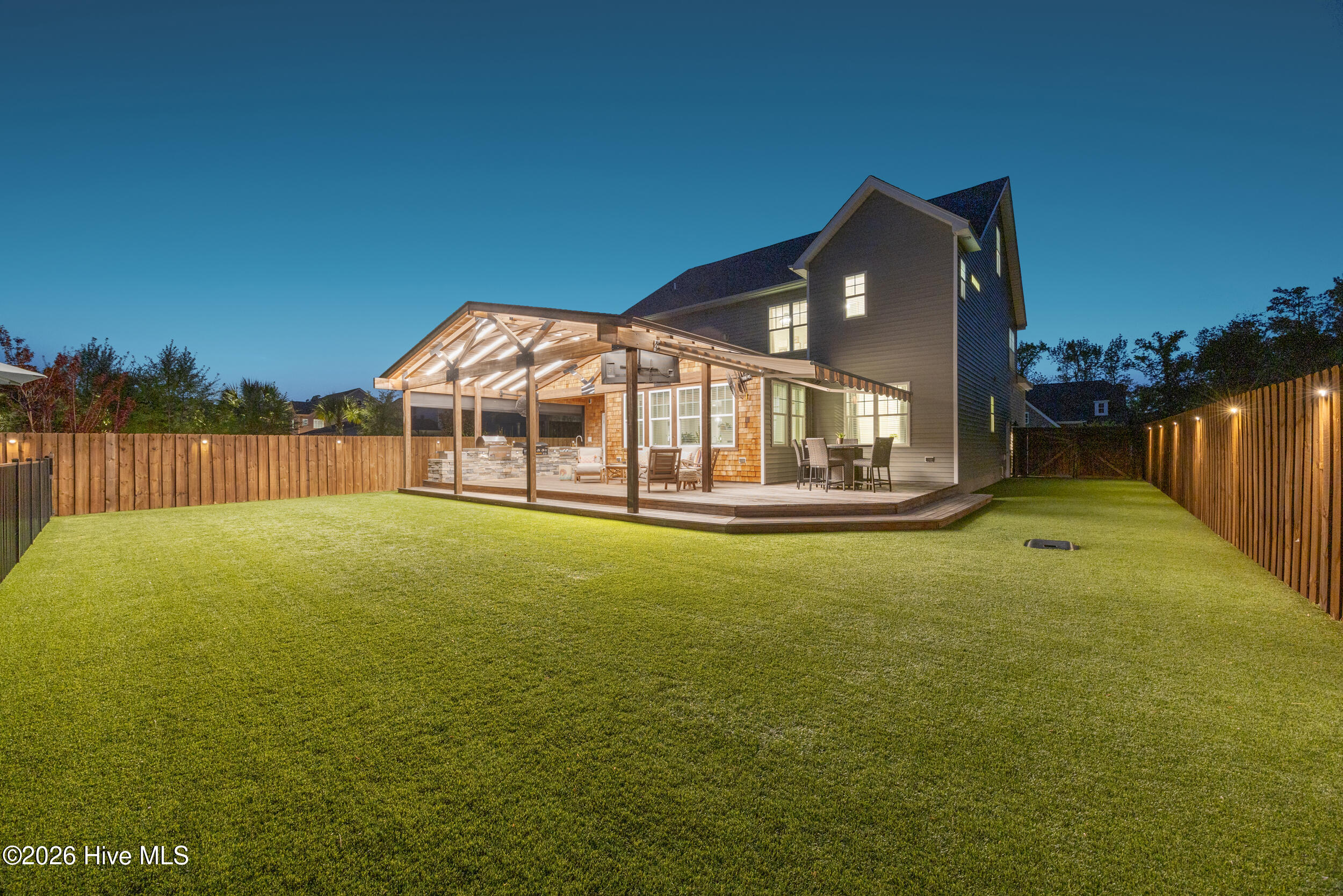 100566940 | Photo 107