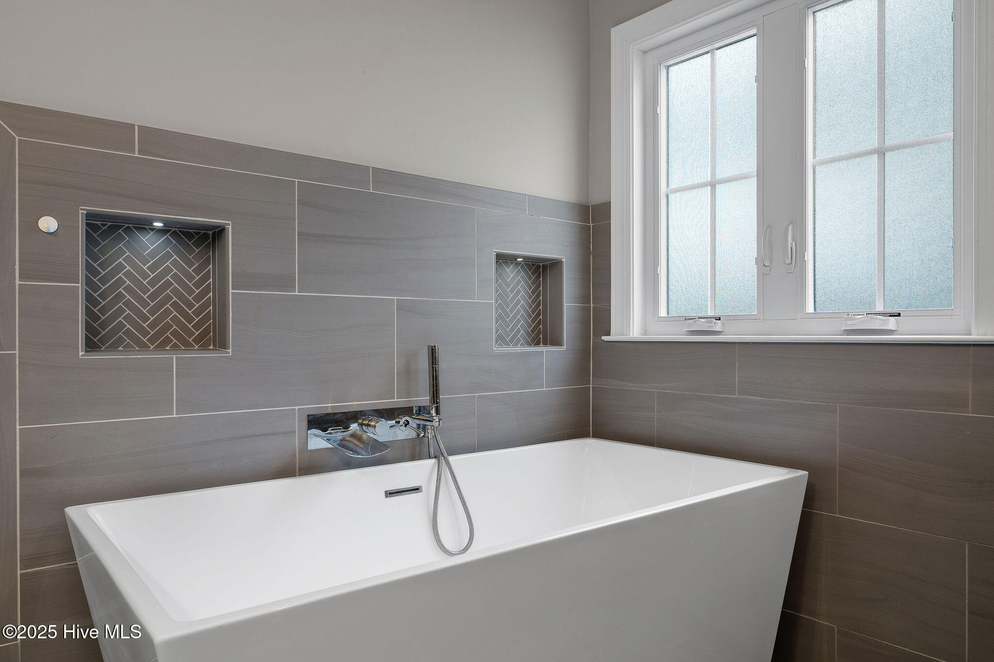 100564106 | Photo 39