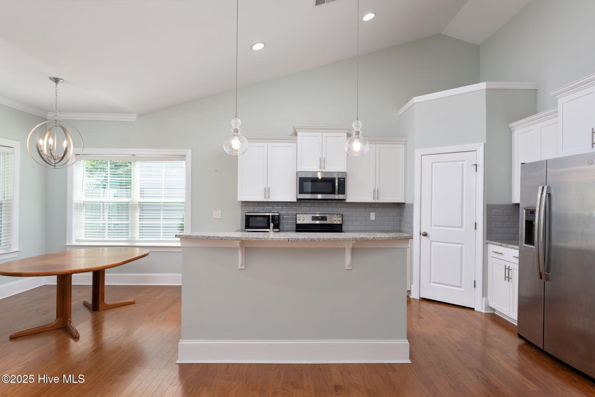 100530499 | Photo 11