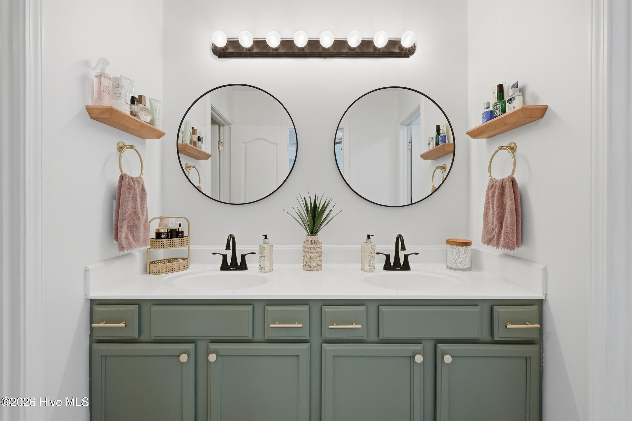 100567725 | Photo 21