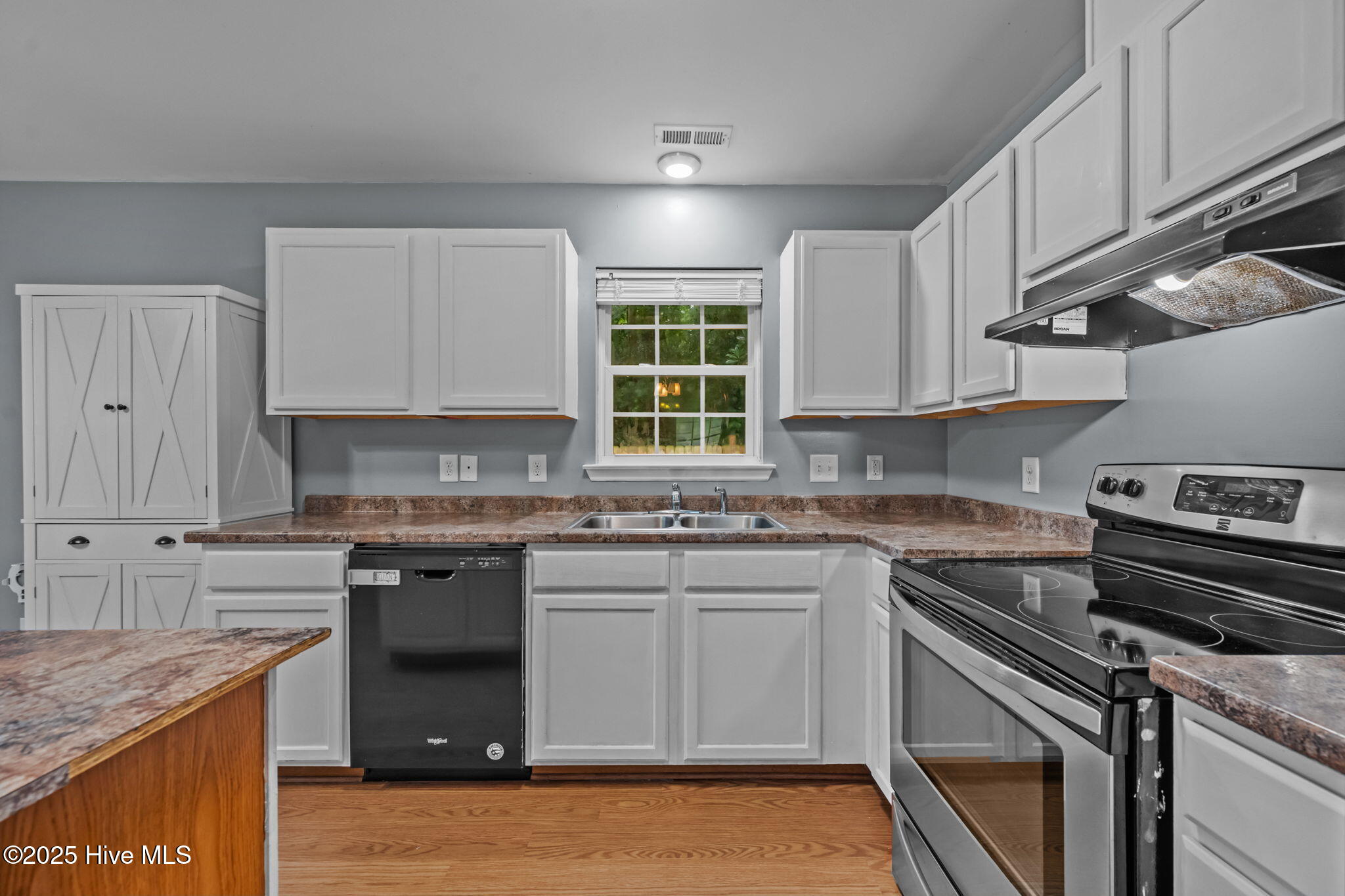 100560196 | Photo 14