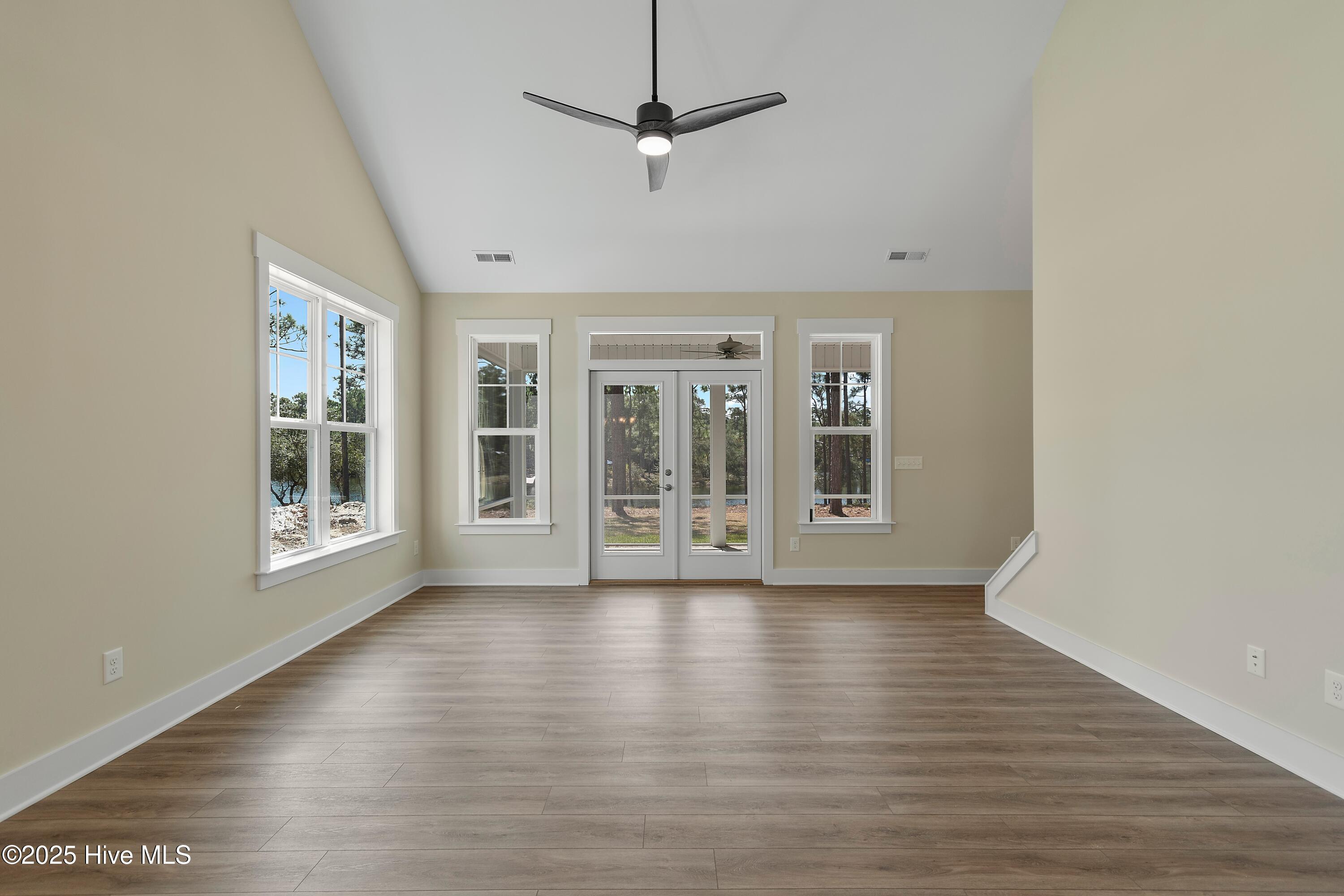 100513249 | Photo 21