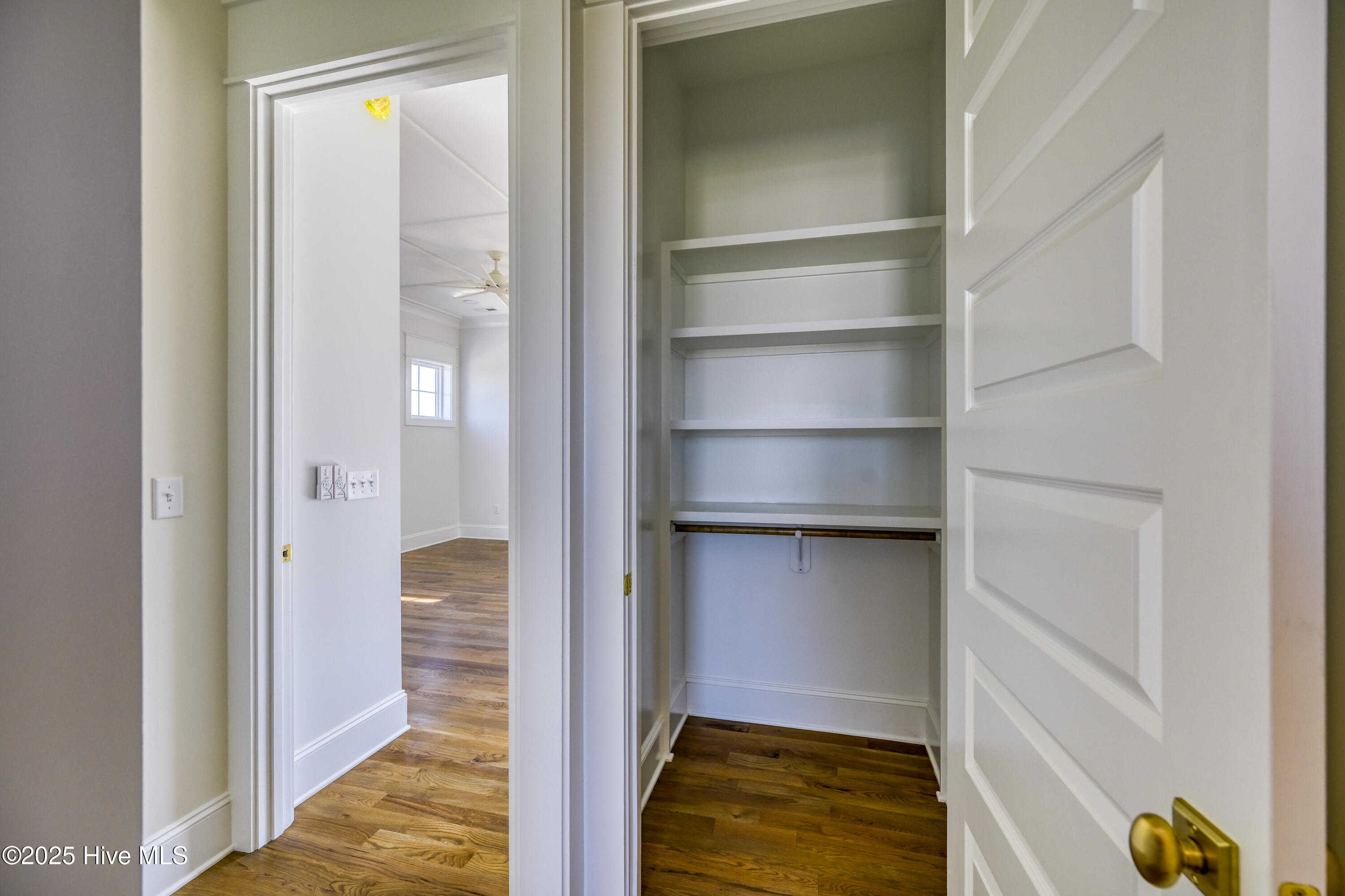 100516070 | Photo 59