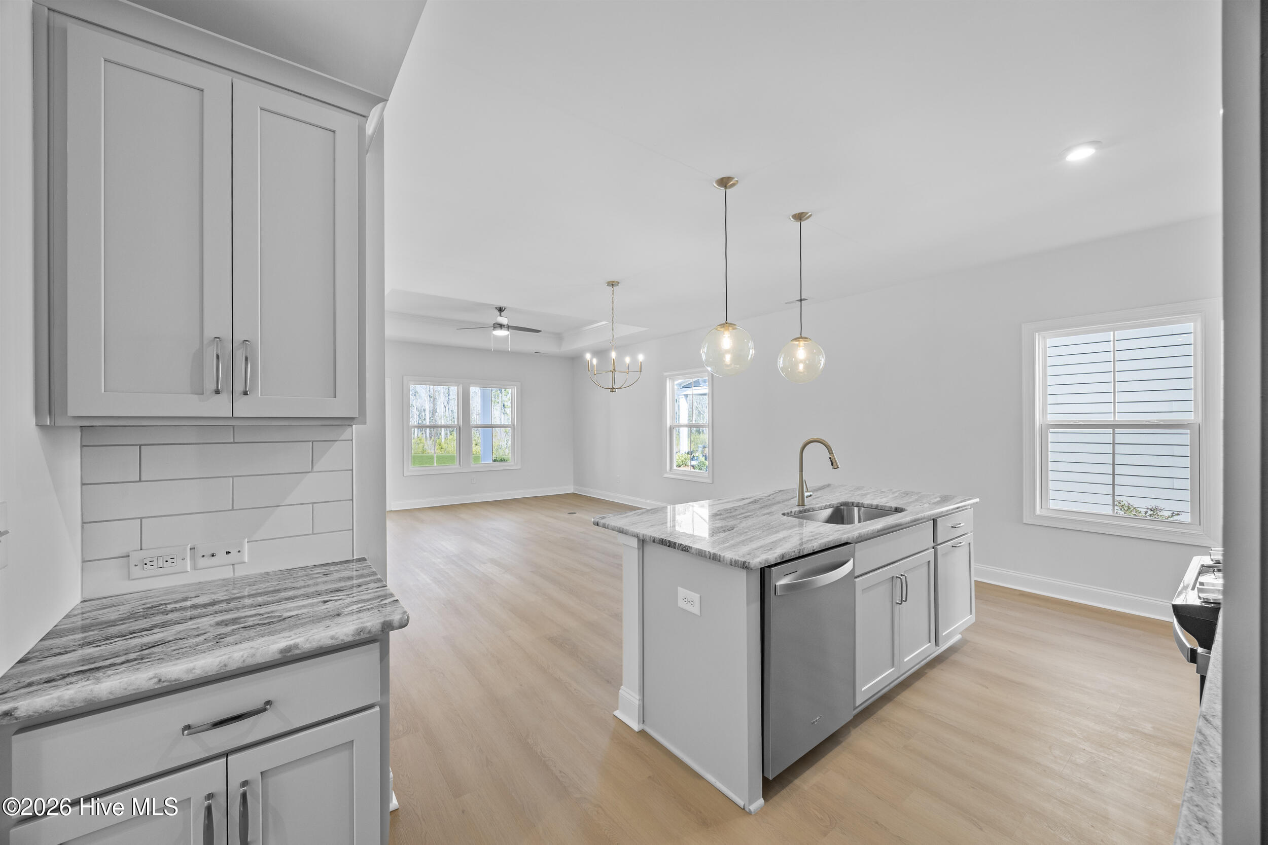 100527055 | Photo 13