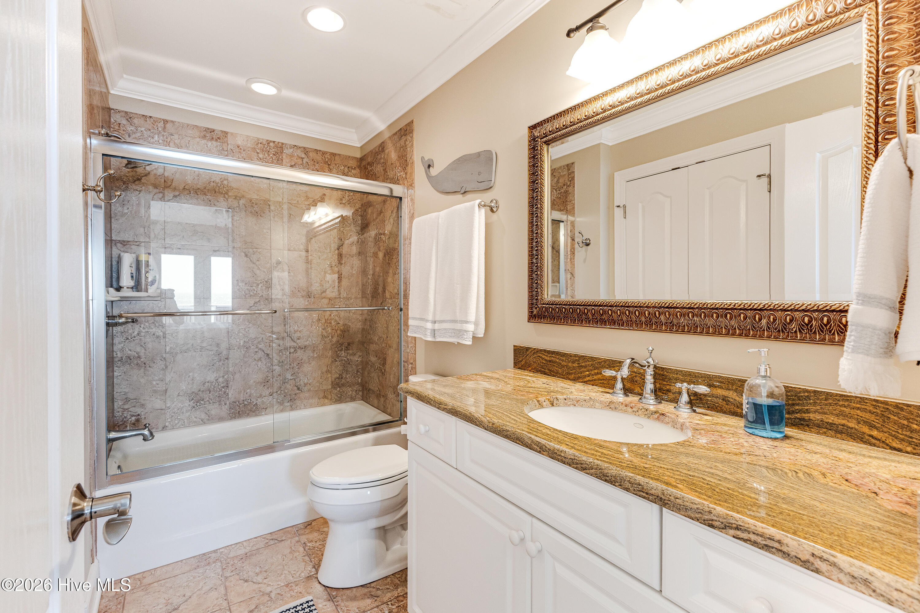 100567897 | Photo 41