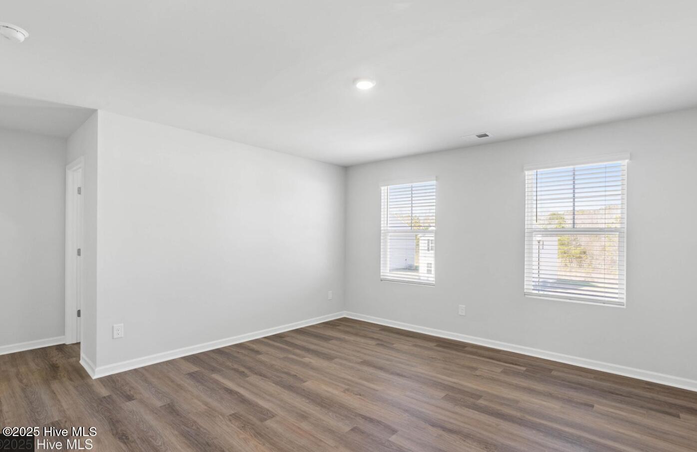 100524935 | Photo 12