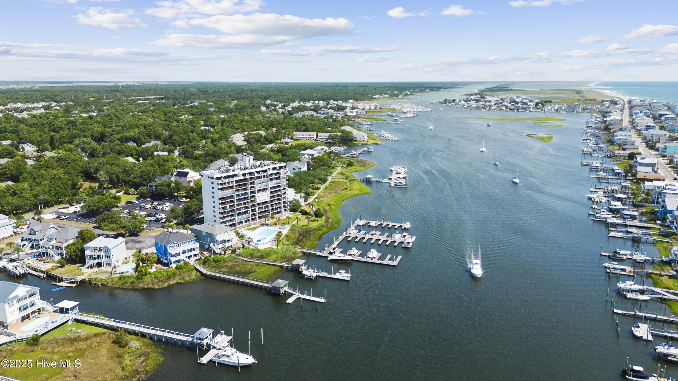 100567097 | Photo 35