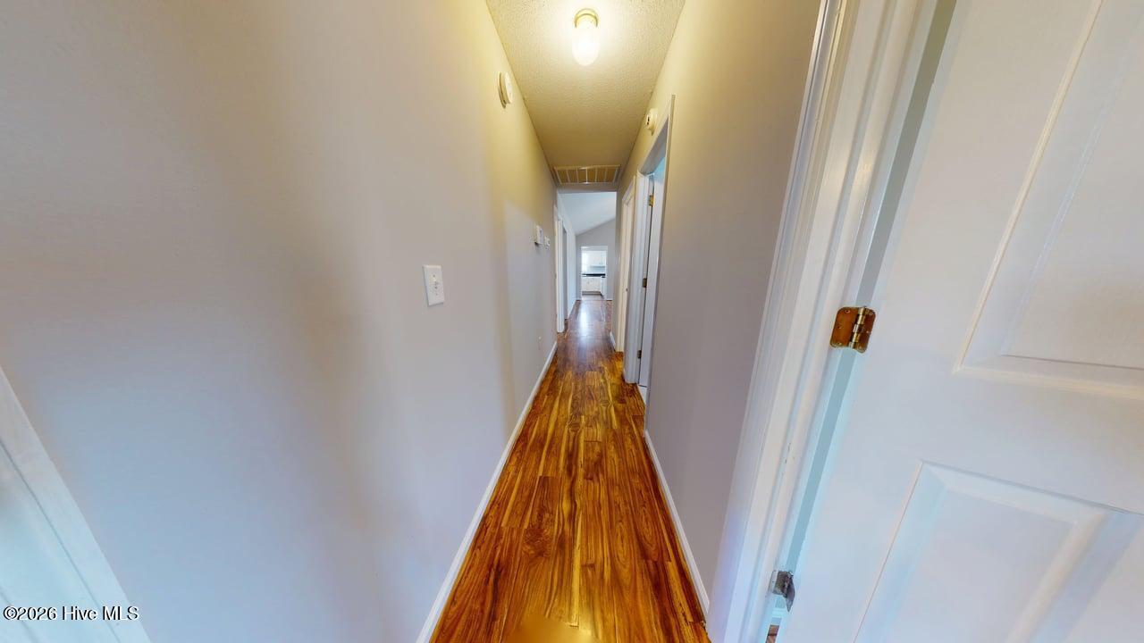 100564739 | Photo 20