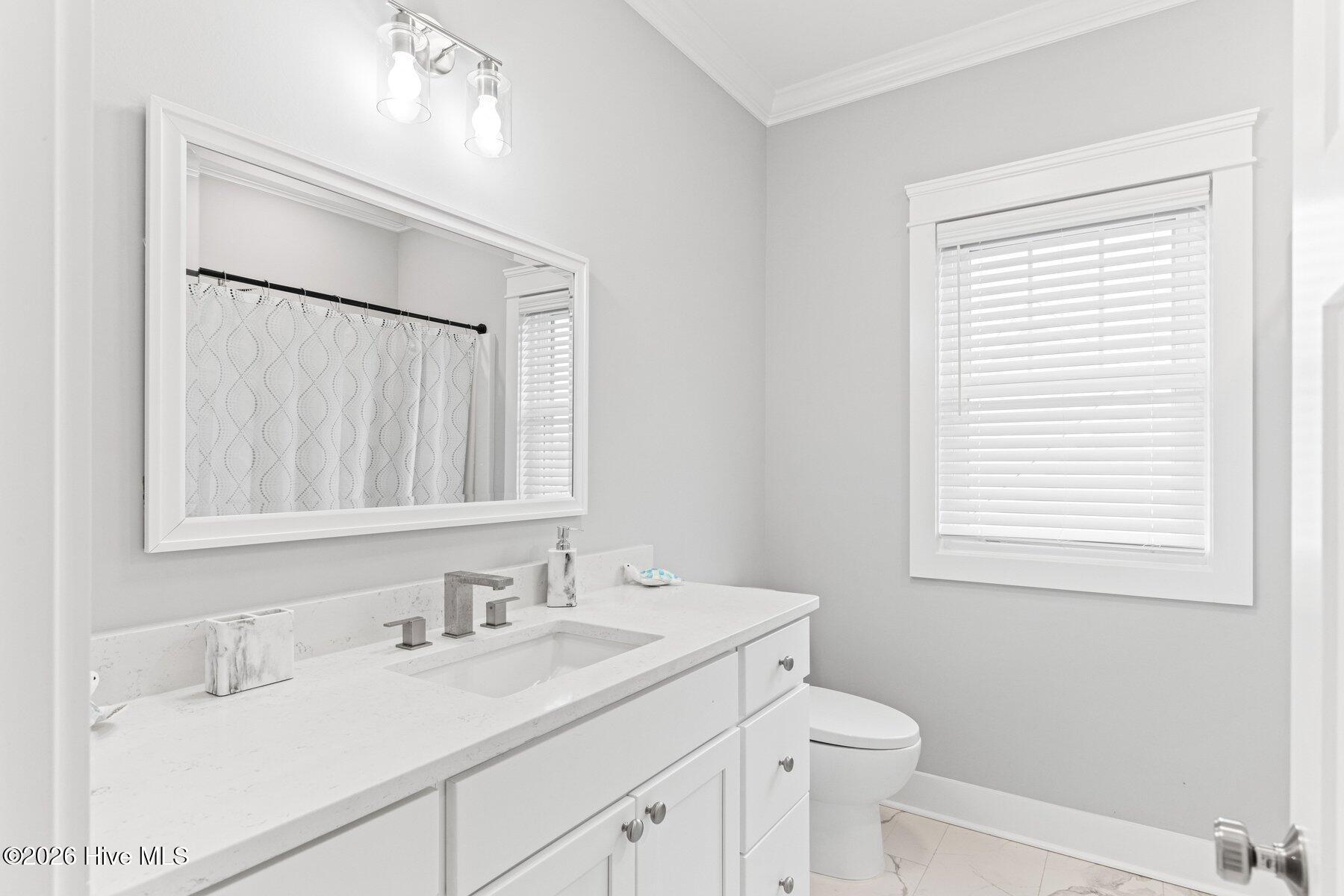 100558879 | Photo 38