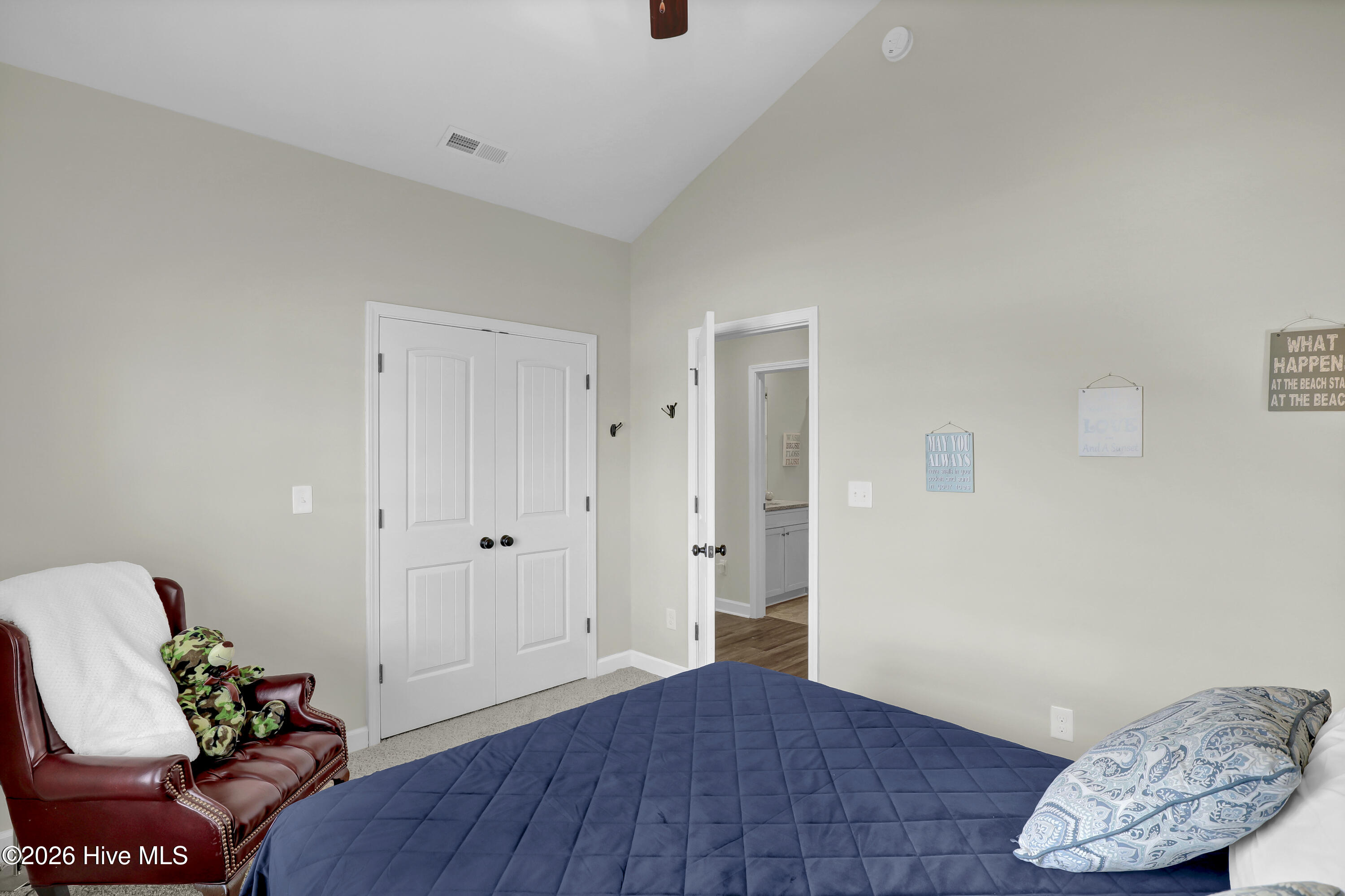 100548162 | Photo 24